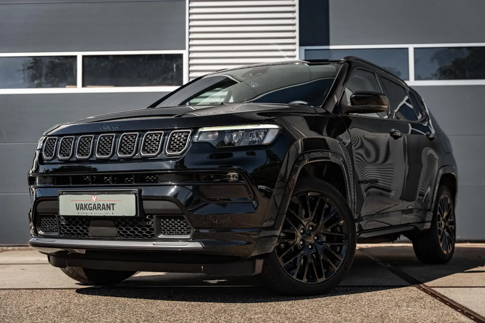 Jeep Compass 4xe 240 Plug-in Hybrid Electric S Zwart - 1