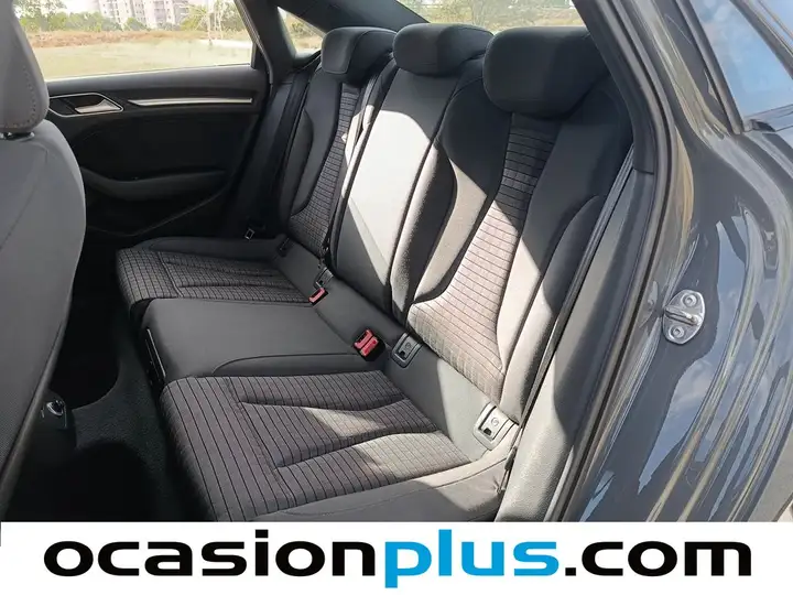 Audi A3 Sedán 1.6 TDI S Line Edition 2016, foto 10