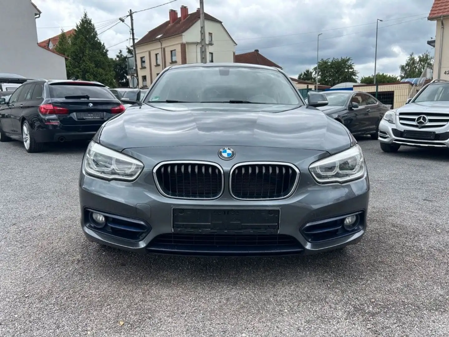 BMW 120 i SPORT 1.HAND + NAVI + TEMP + LED + PDC Gris - 2