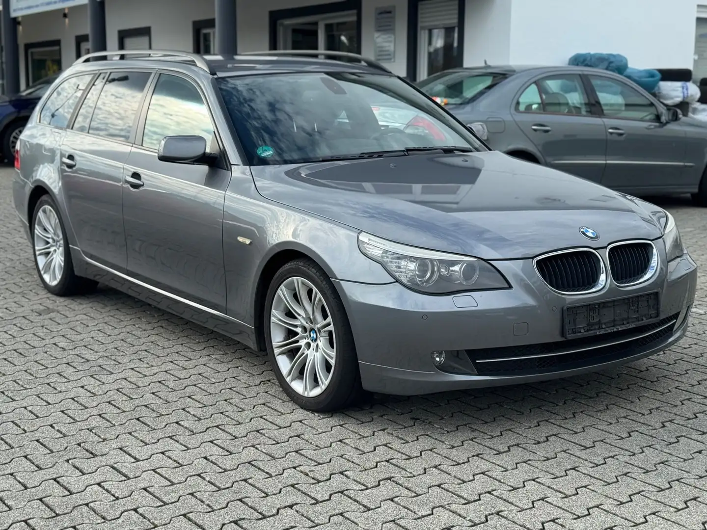 BMW 520 Baureihe 5 Touring 520i Edition Lifestyle Grau - 2