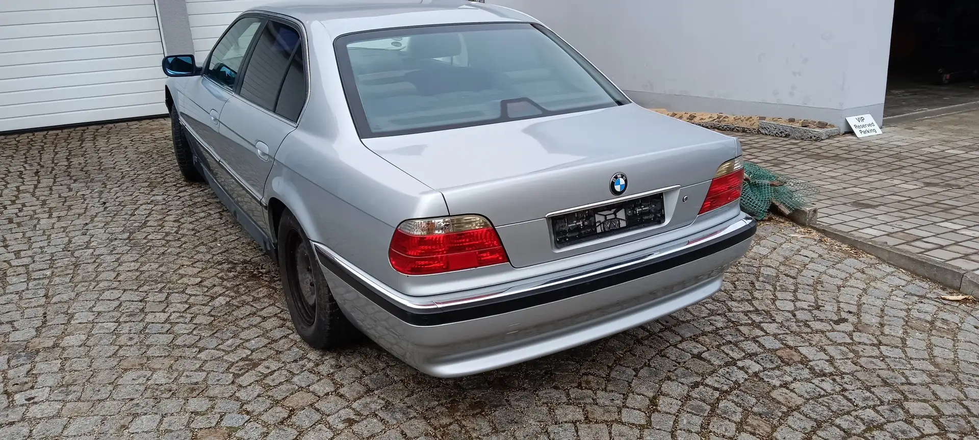 BMW 728 728iL Gümüş rengi - 1