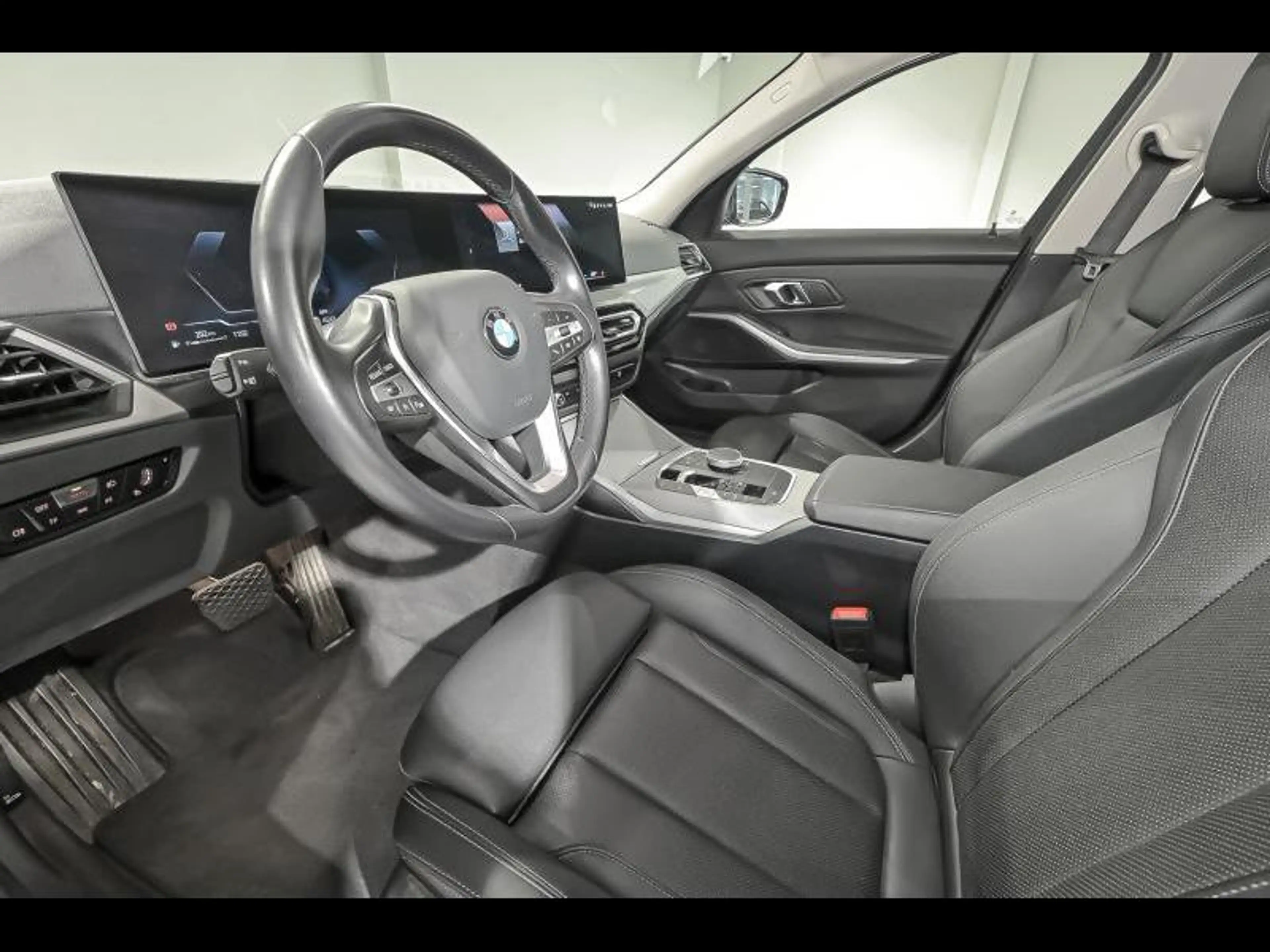 BMW 320 d Touring - DASS|DAB|NAVI|CARPLAY — photo 6