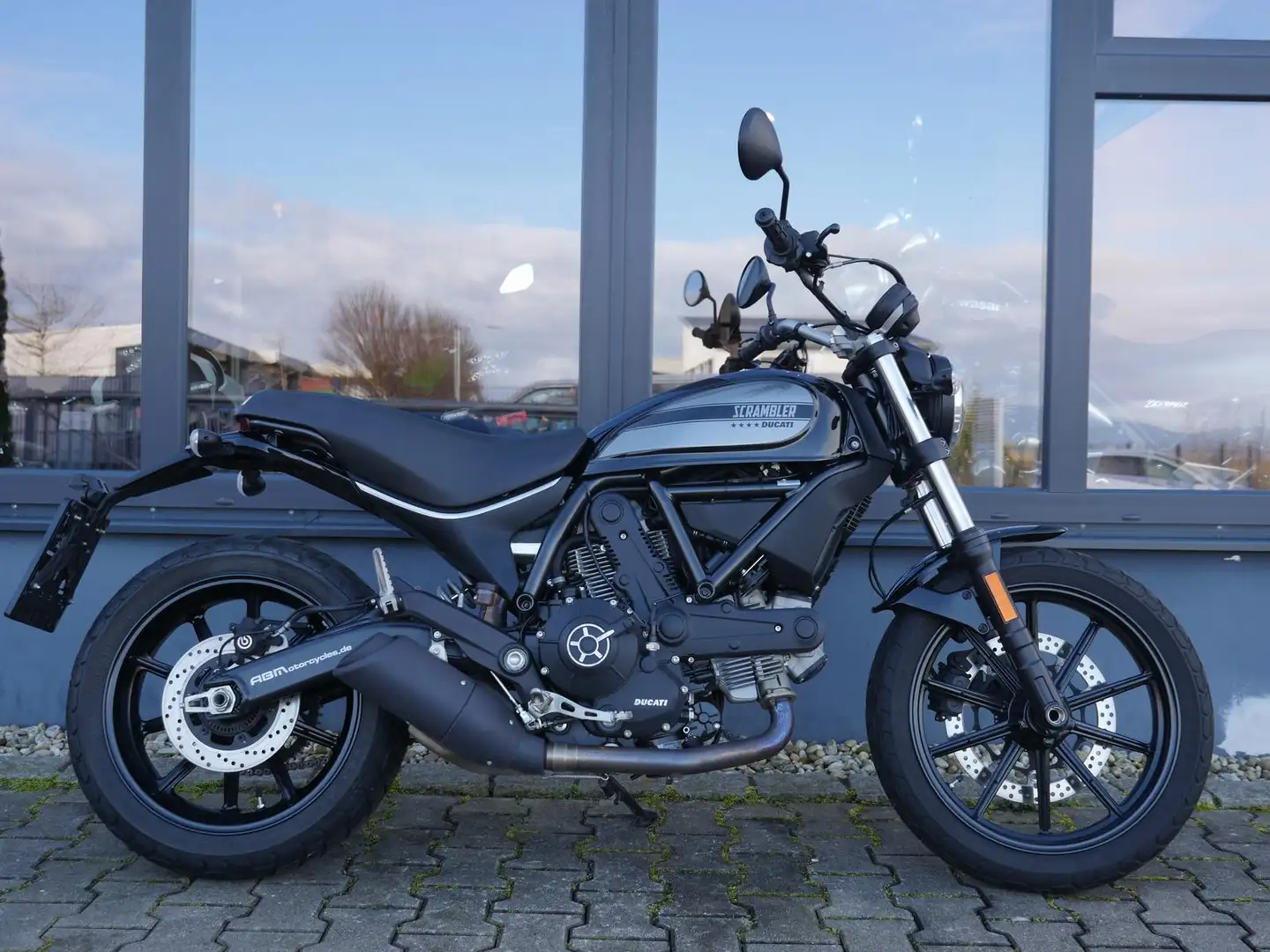 Ducati Scrambler Sixty2 - dt. Modell 2017 - 1. Hand - 2