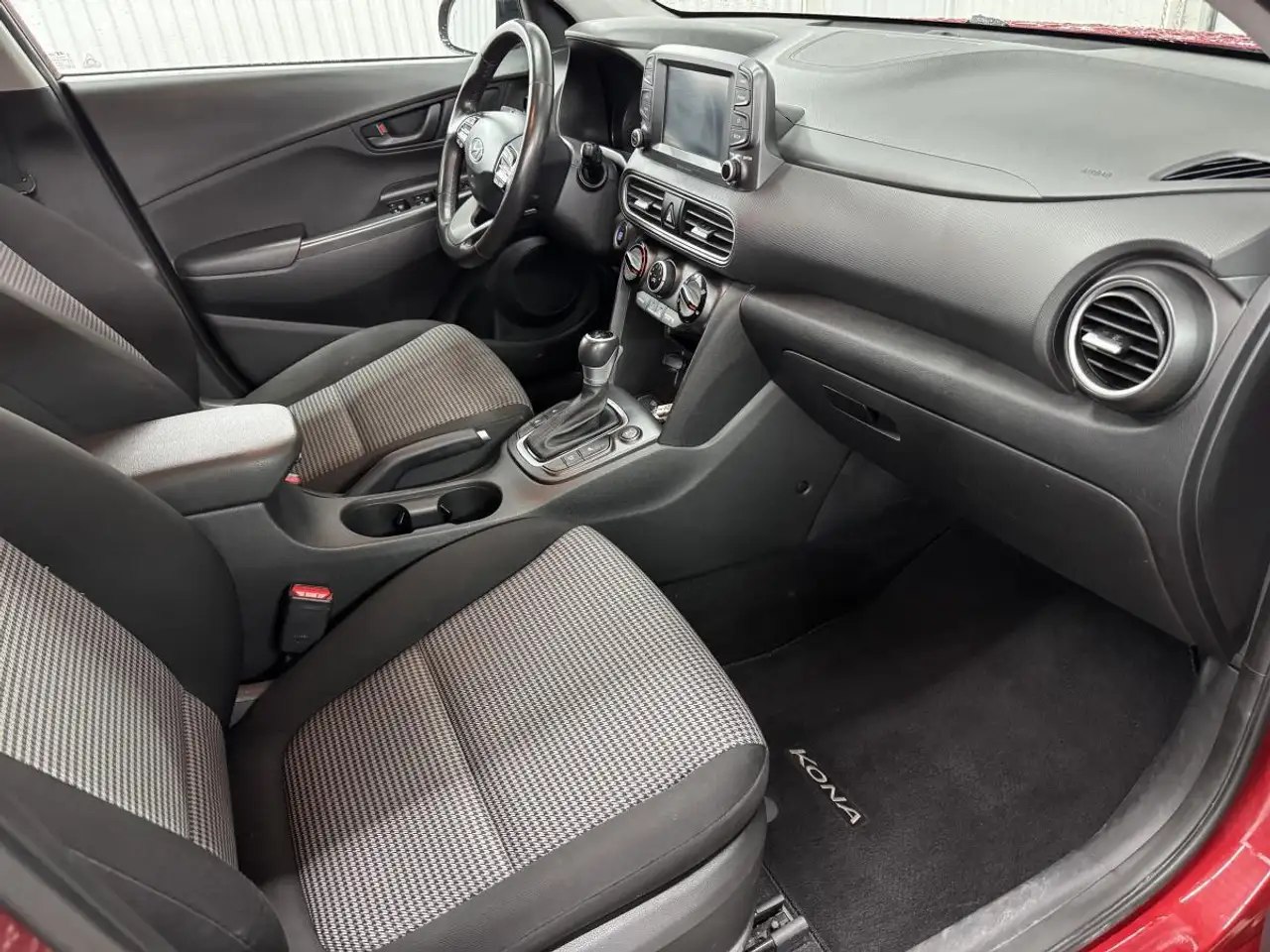 Hyundai KONA снимка Hyundai KONA