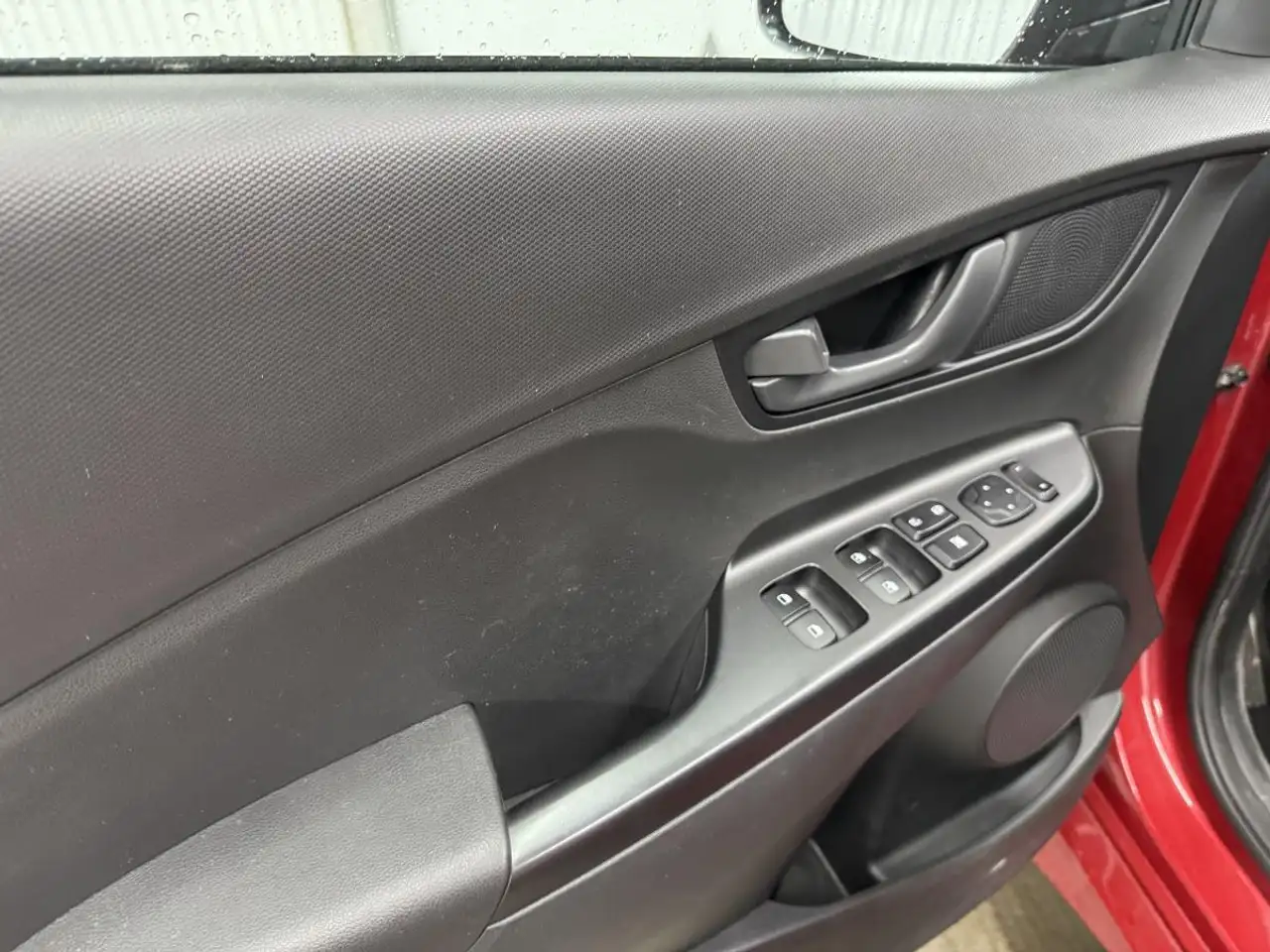 Hyundai KONA снимка Hyundai KONA