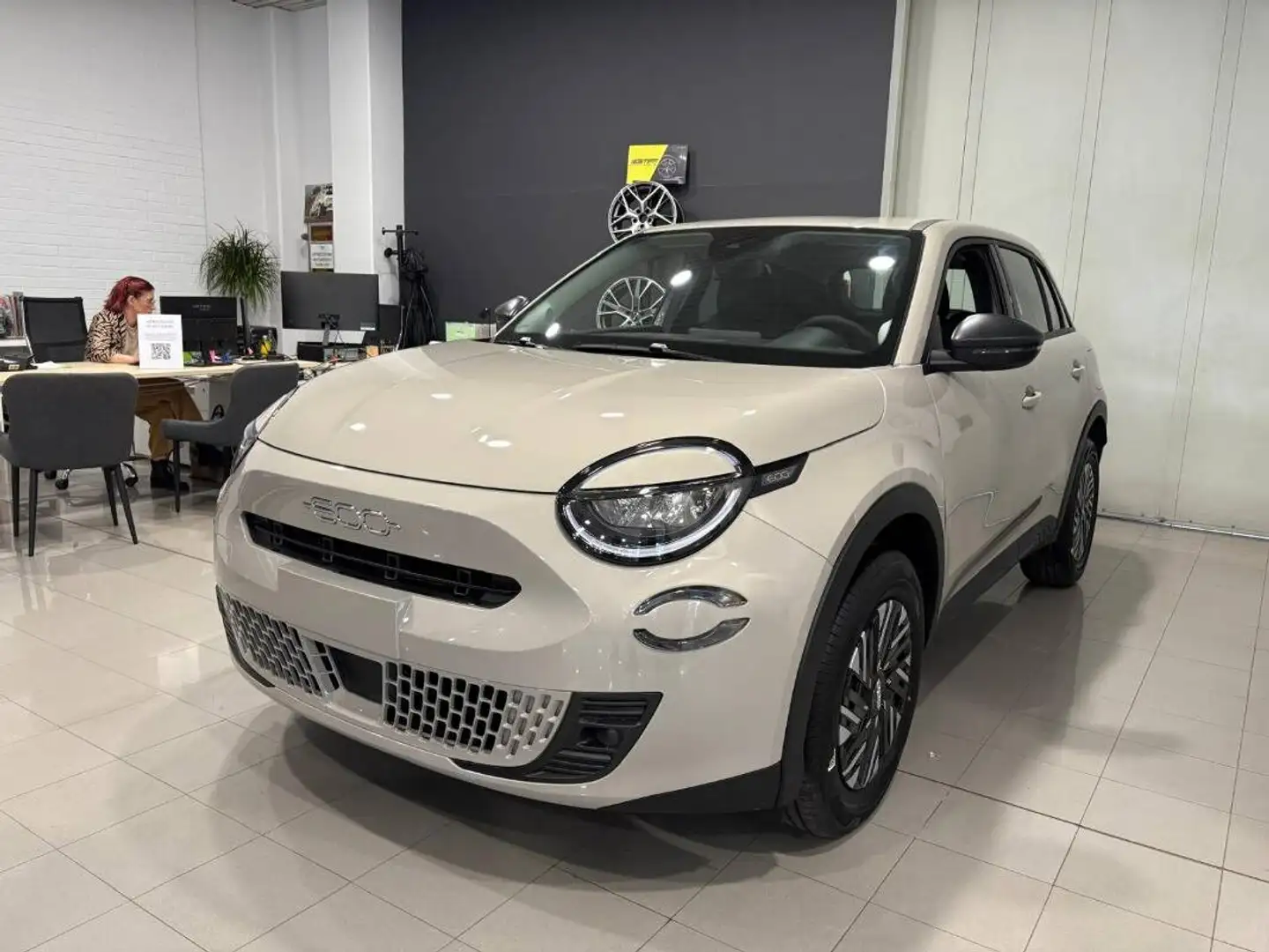 Fiat 600 1.2 hybrid 110cv auto Beżowy - 1