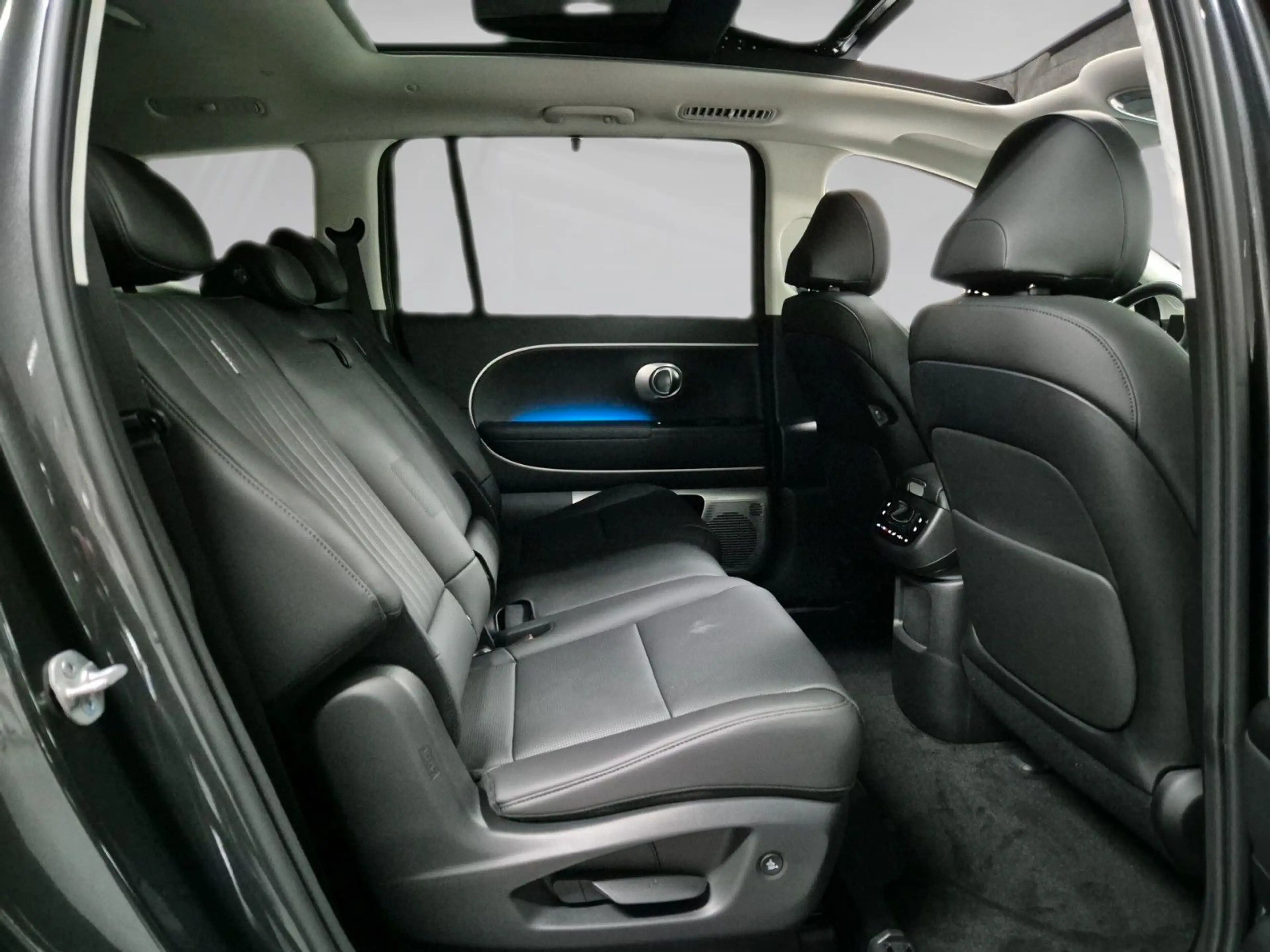 Hyundai IONIQ 9 110kWh 4WD Uniq*Panorama*Massage*Matrix* — photo 14