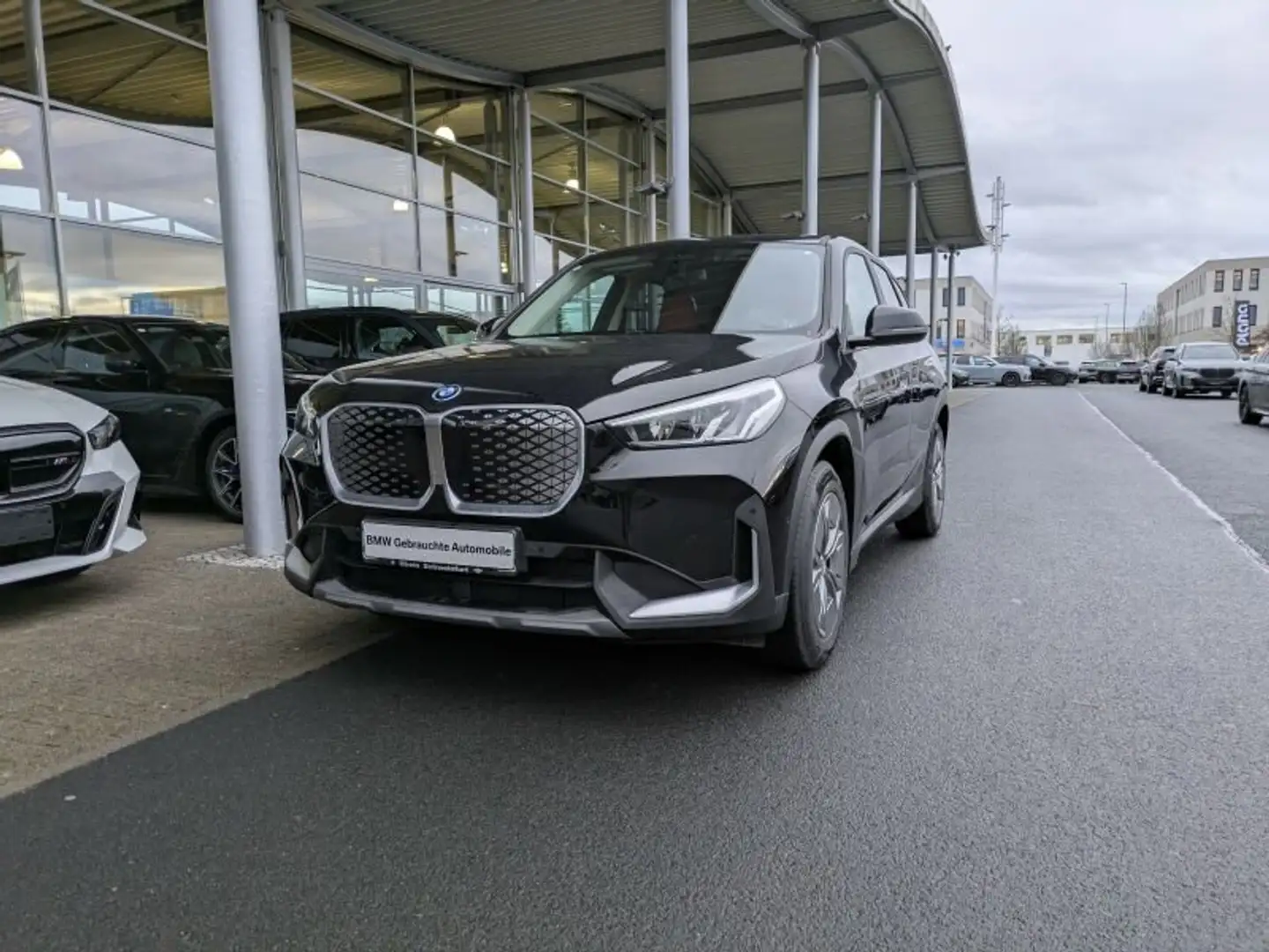 BMW iX1 xDrive30 Navi. Lenkradheizung. Park.Ass. Noir - 2