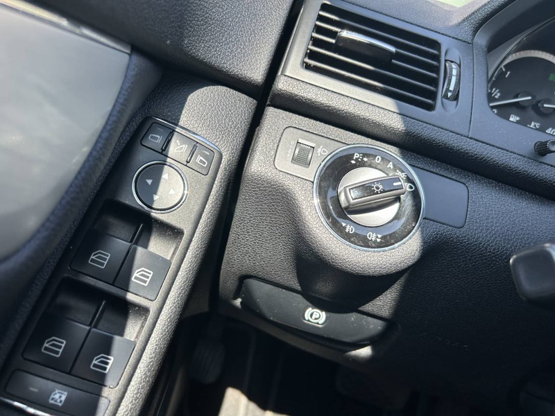 Mercedes-Benz C 200 K Avantgarde — photo 12