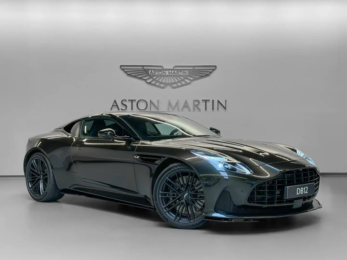 Aston Martin DB12 Coupe | NEW 2026 MODELYEAR Grün - 1