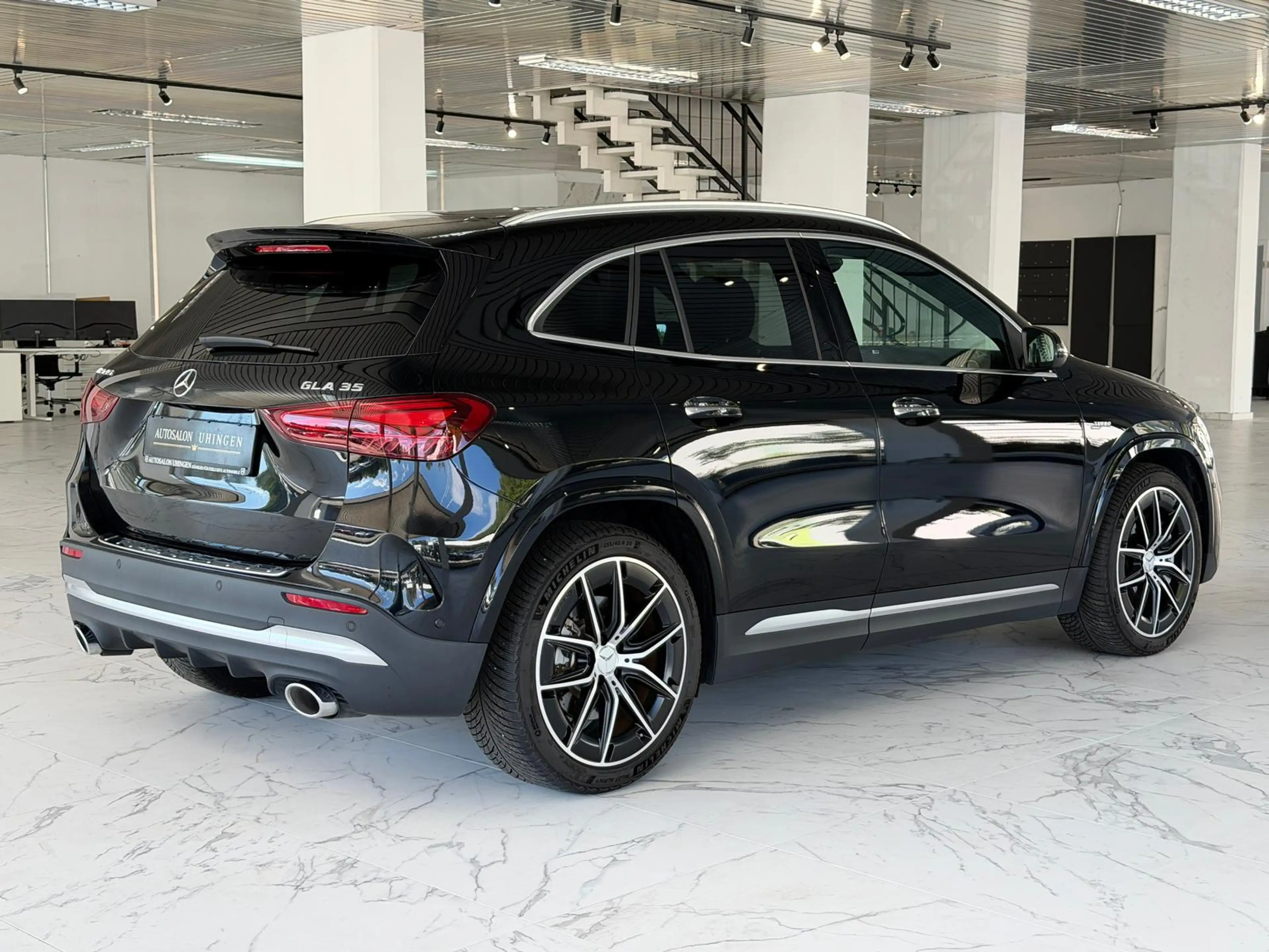 Mercedes-Benz GLA 35 AMG WIDE*CARBON*DISTRONIC PRO*LED*DESIGNO — photo 5