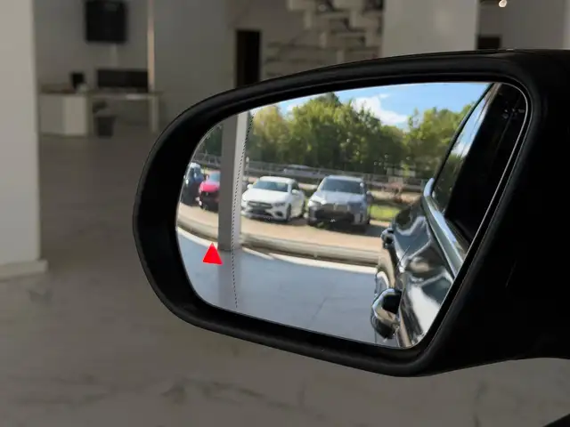 Mercedes-Benz GLA view 9
