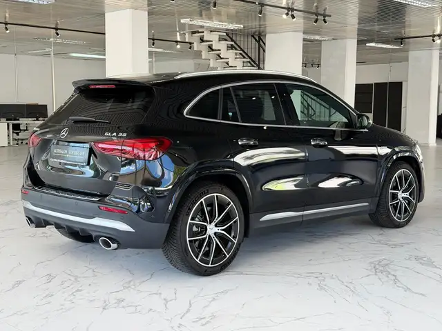 Mercedes-Benz GLA view 5