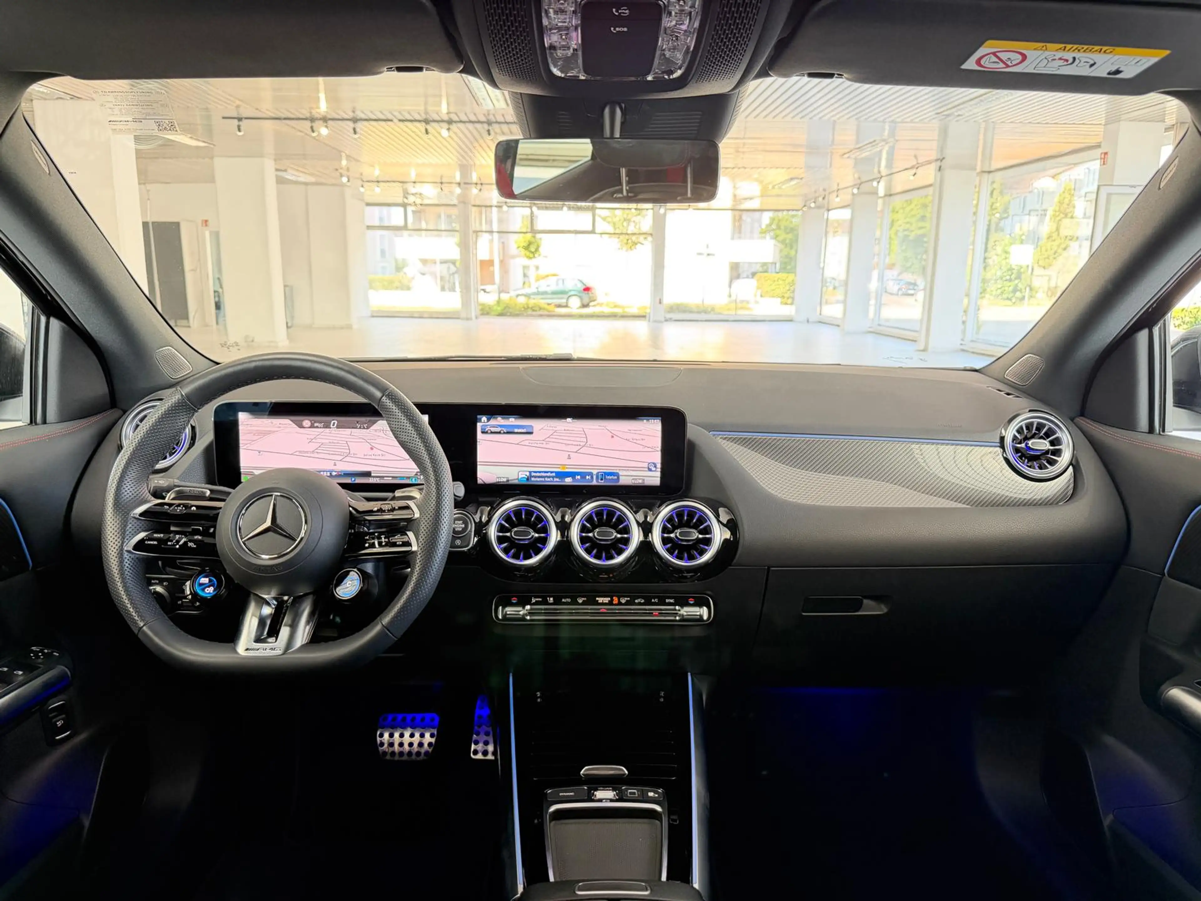Mercedes-Benz GLA 35 AMG WIDE*CARBON*DISTRONIC PRO*LED*DESIGNO — photo 11