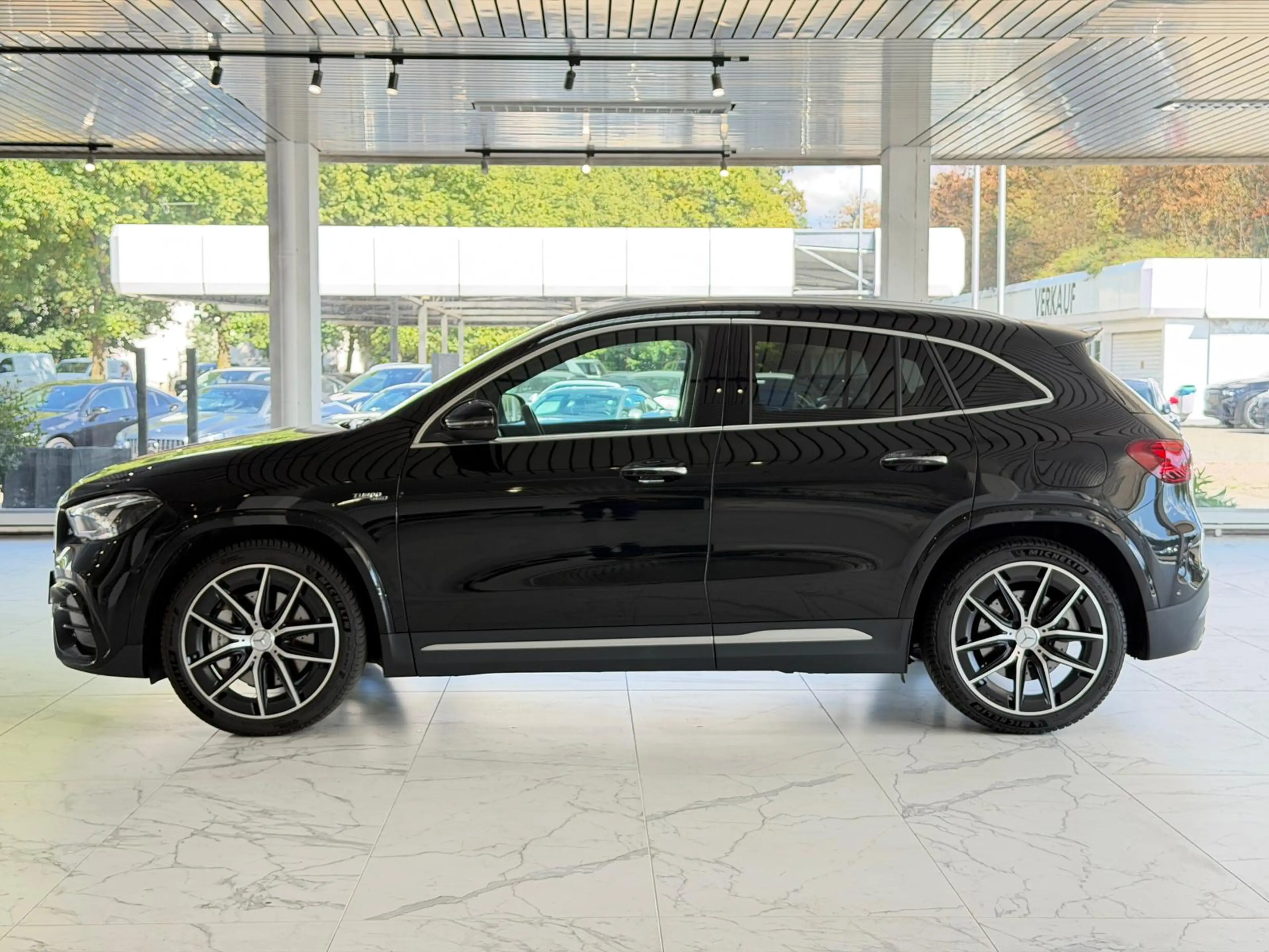 Mercedes-Benz GLA 35 AMG WIDE*CARBON*DISTRONIC PRO*LED*DESIGNO — photo 3