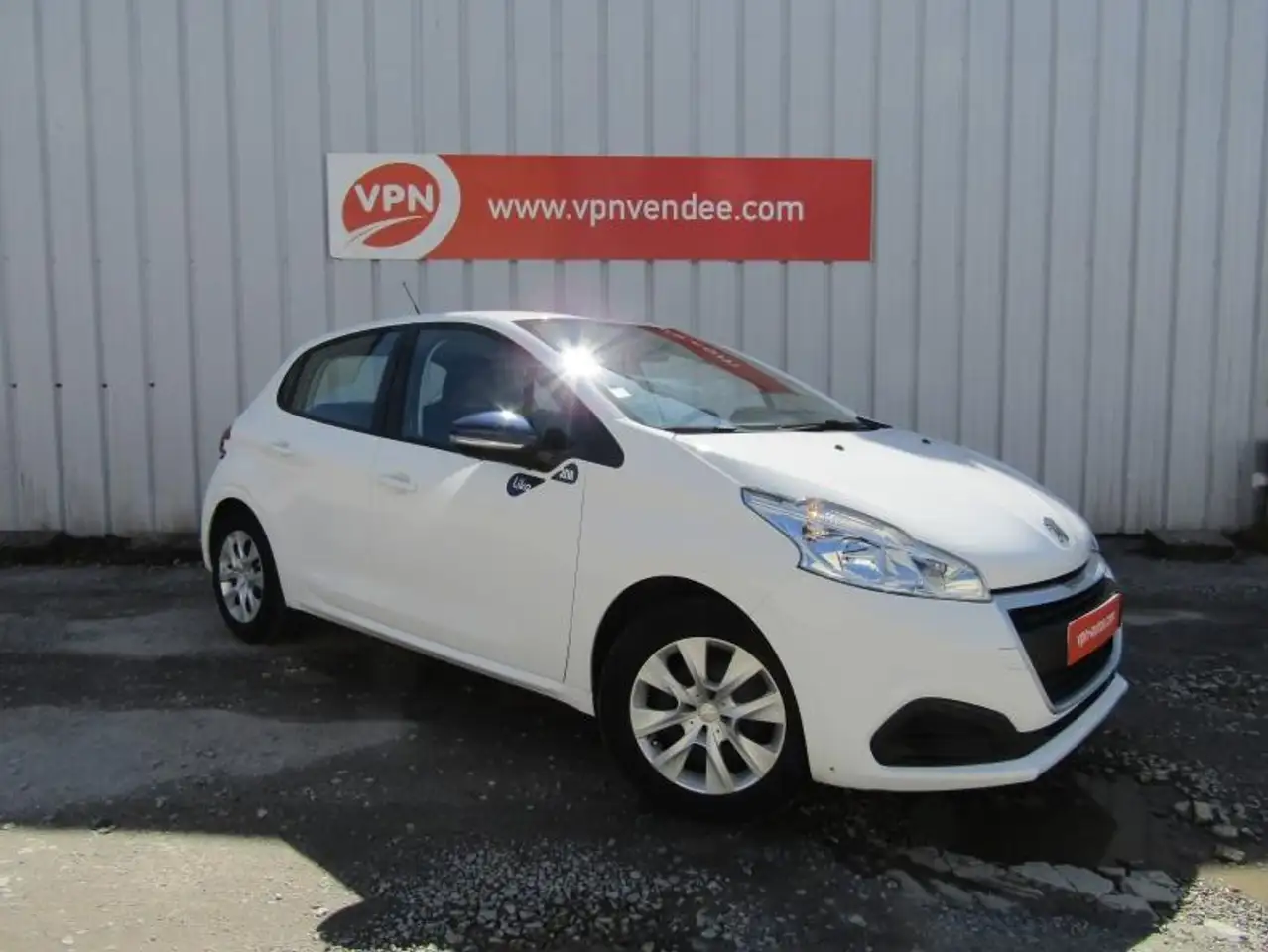 Peugeot 208 1.2 PureTech 82ch E6.2 Evap Like 5p