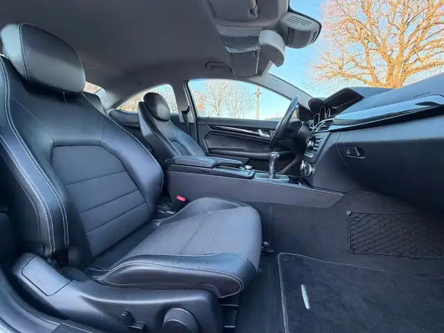 Mercedes-Benz C view 9