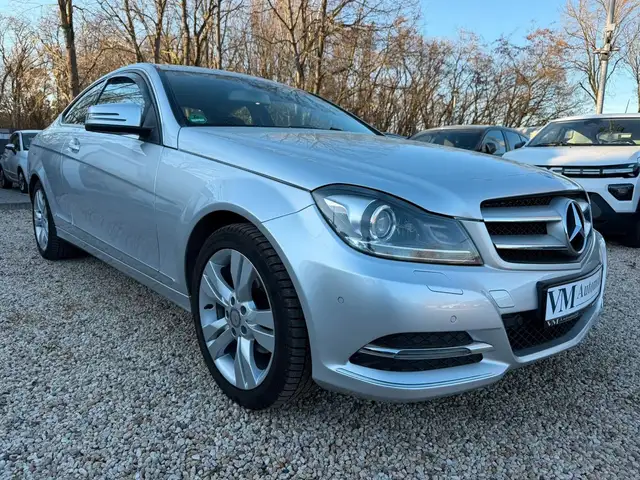 Mercedes-Benz C view 3