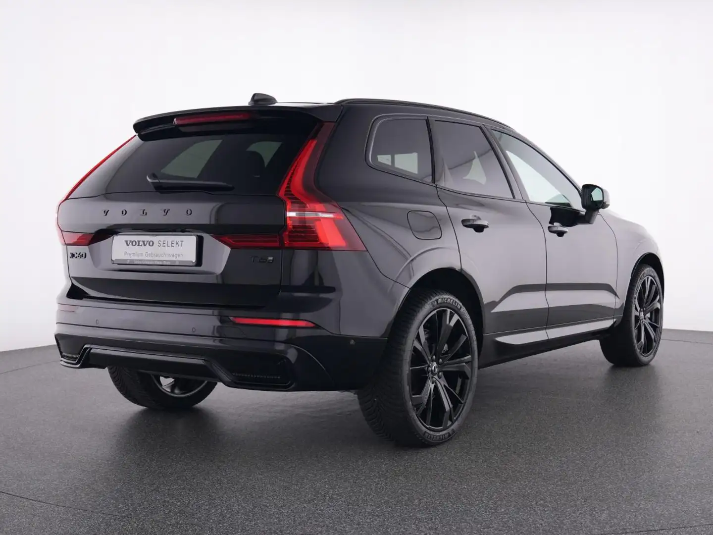 Volvo XC60 T6 AWD Plus Black Edition+HUD+360Kam+Sound Schwarz - 2
