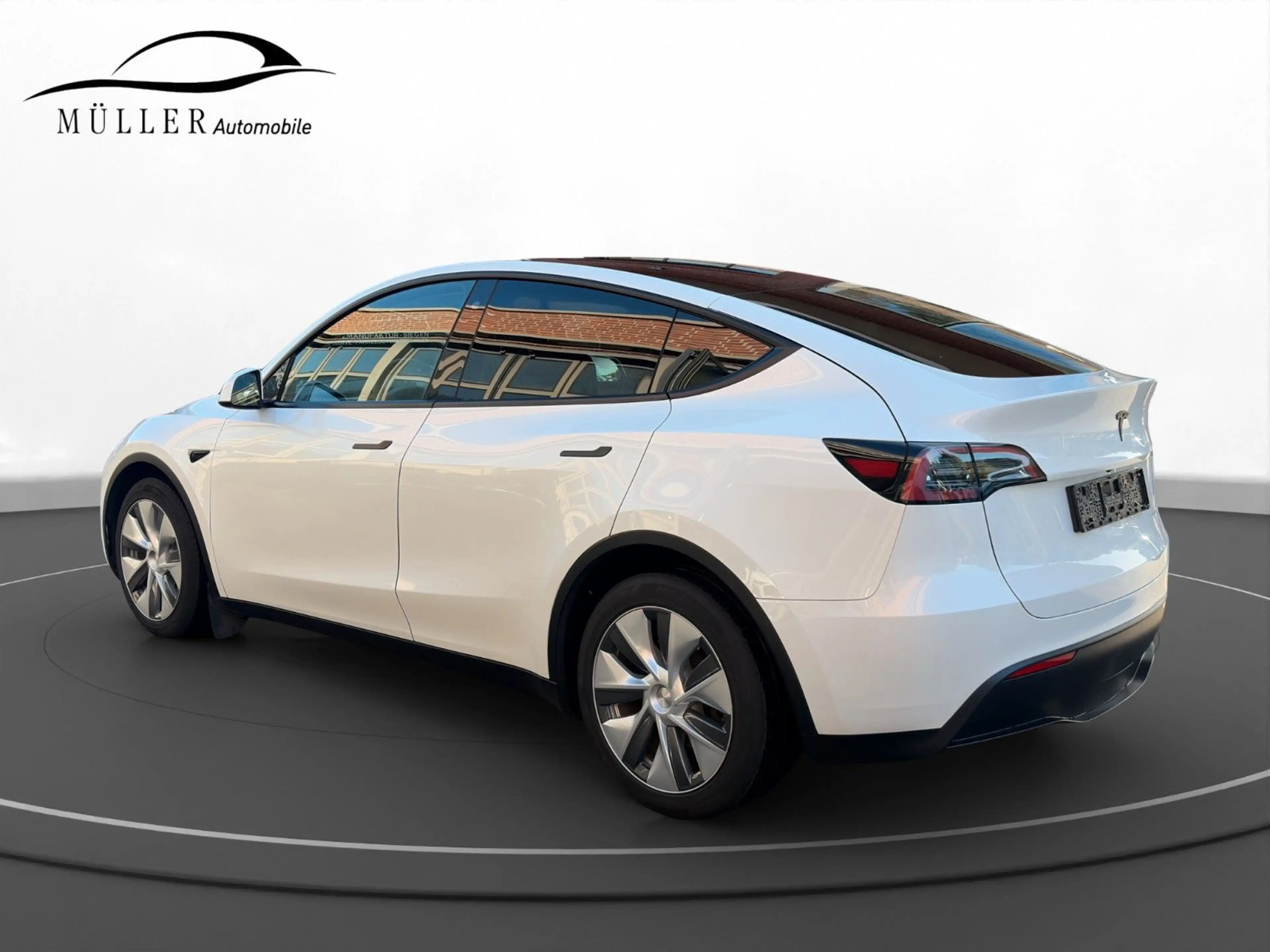 Tesla Model Y Long Range Dual AWD AHK — photo 3