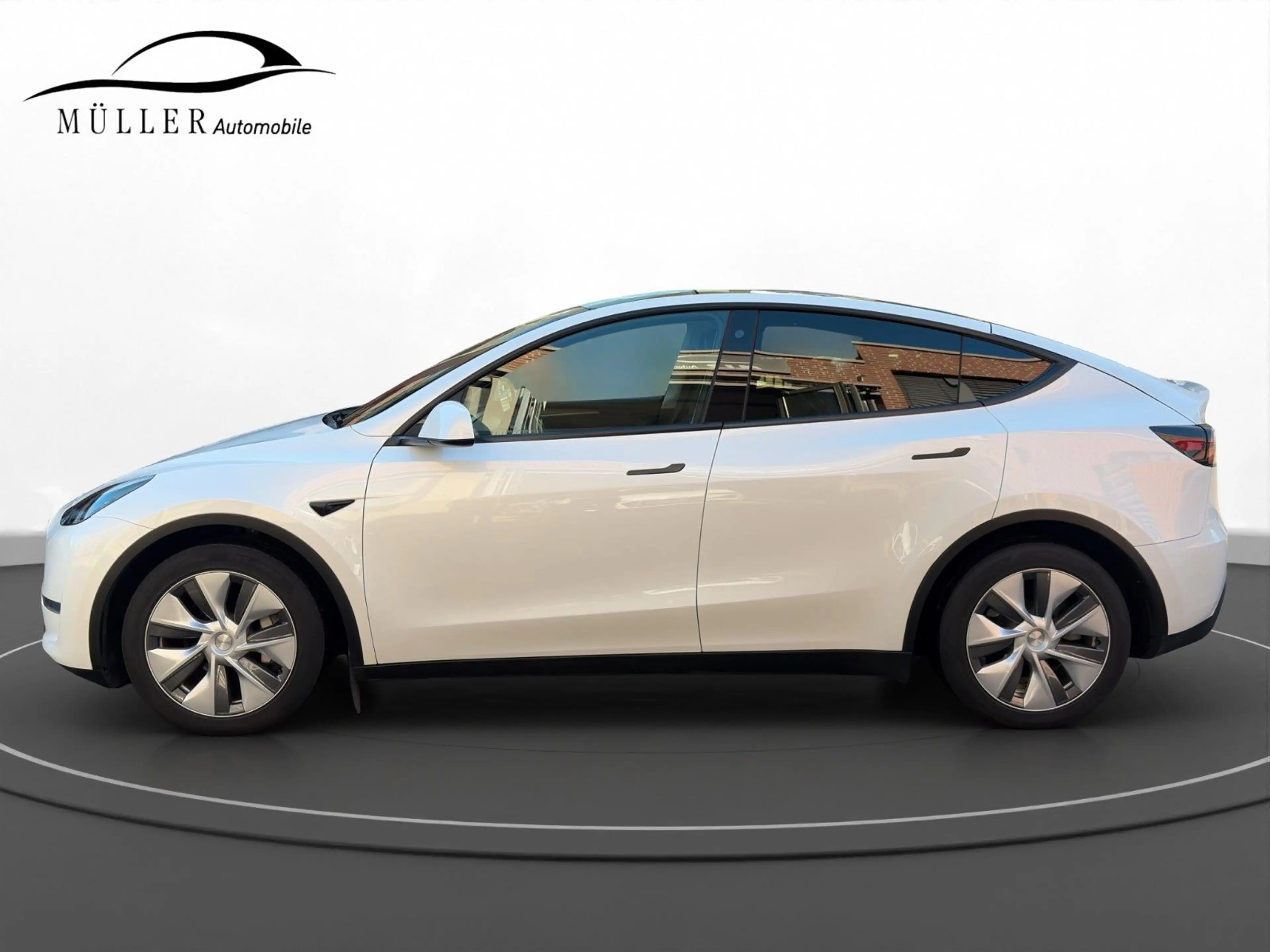 Tesla Model Y Long Range Dual AWD AHK — photo 2