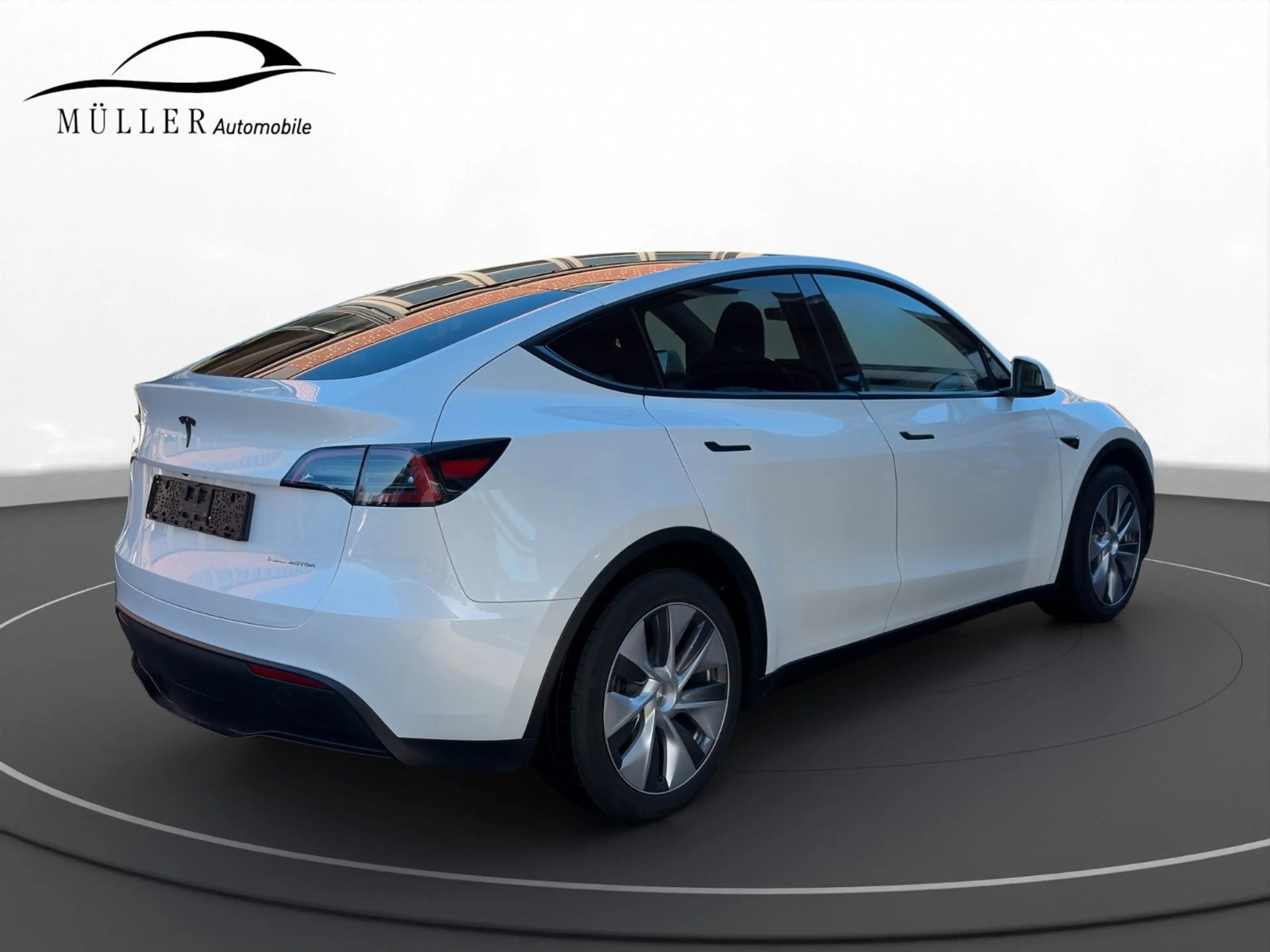 Tesla Model Y Long Range Dual AWD AHK — photo 4