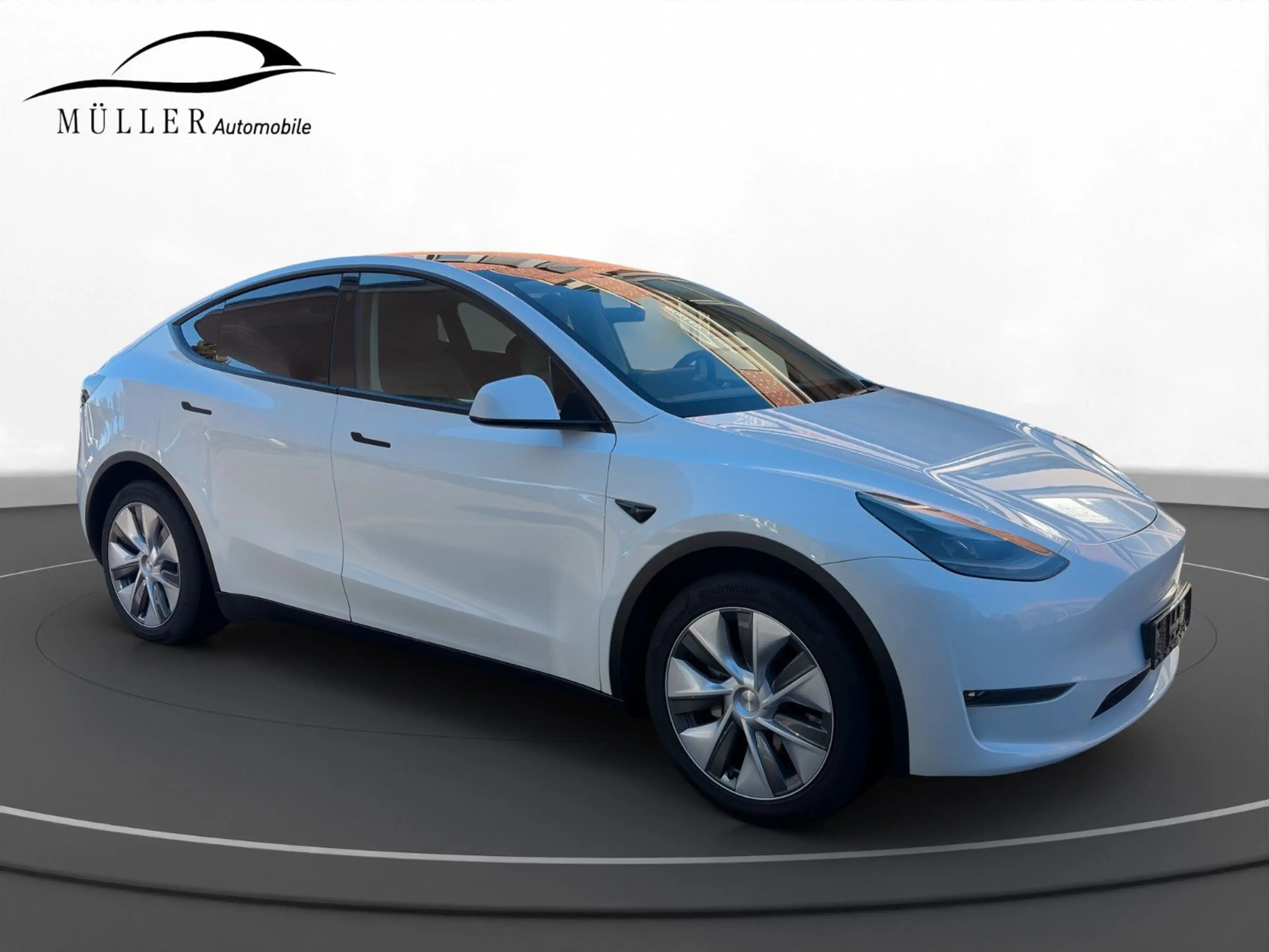 Tesla Model Y Long Range Dual AWD AHK — photo 6