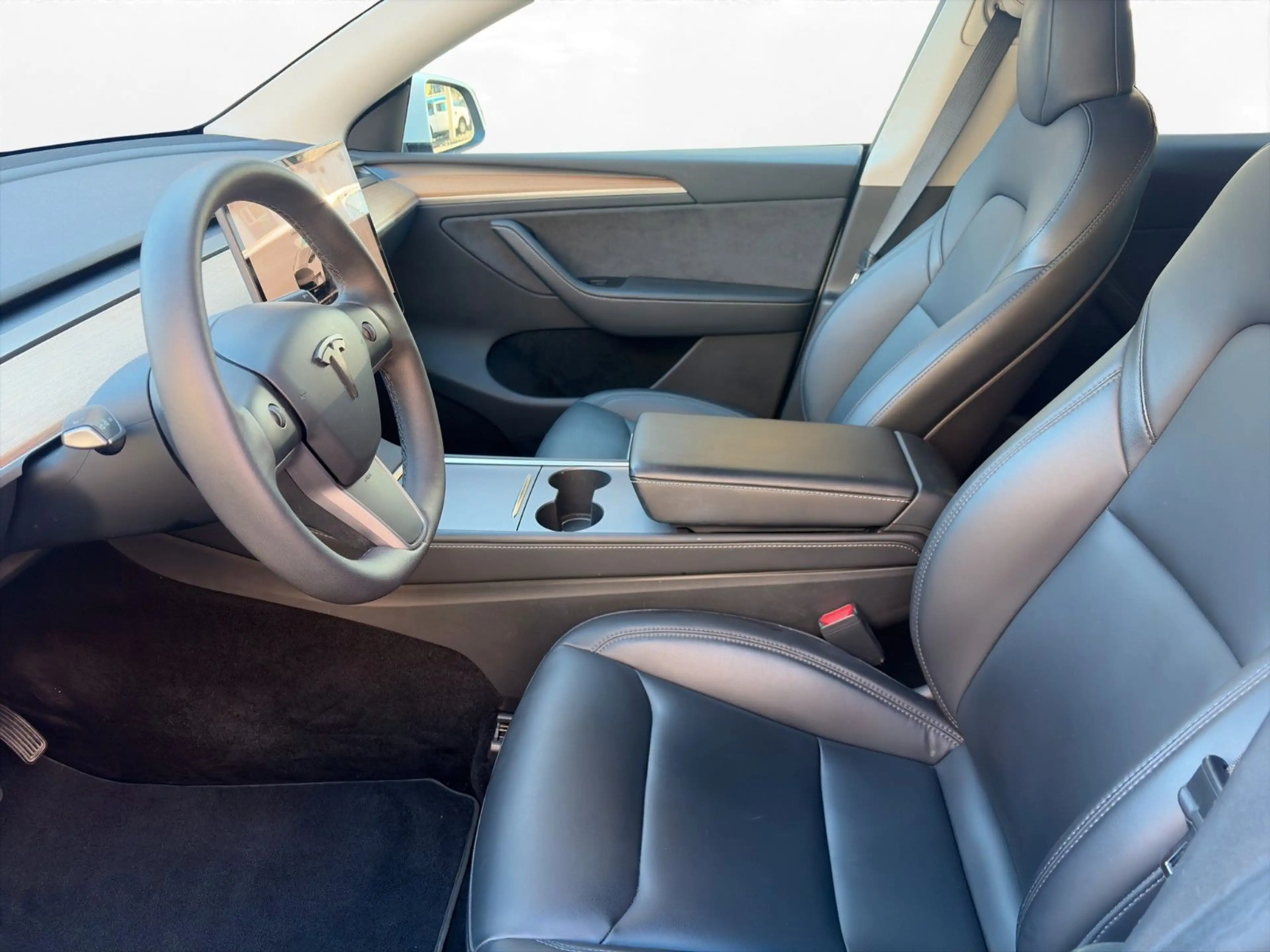 Tesla Model Y Long Range Dual AWD AHK — photo 7