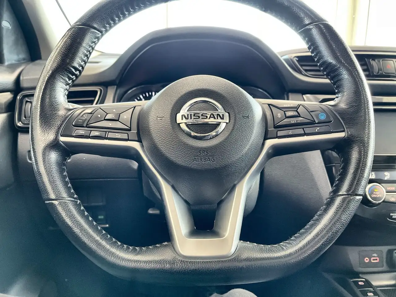 Nissan Qashqai снимка Nissan Qashqai