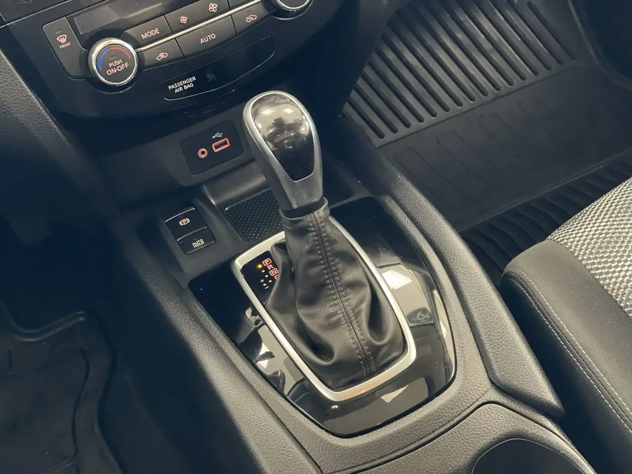 Nissan Qashqai снимка Nissan Qashqai
