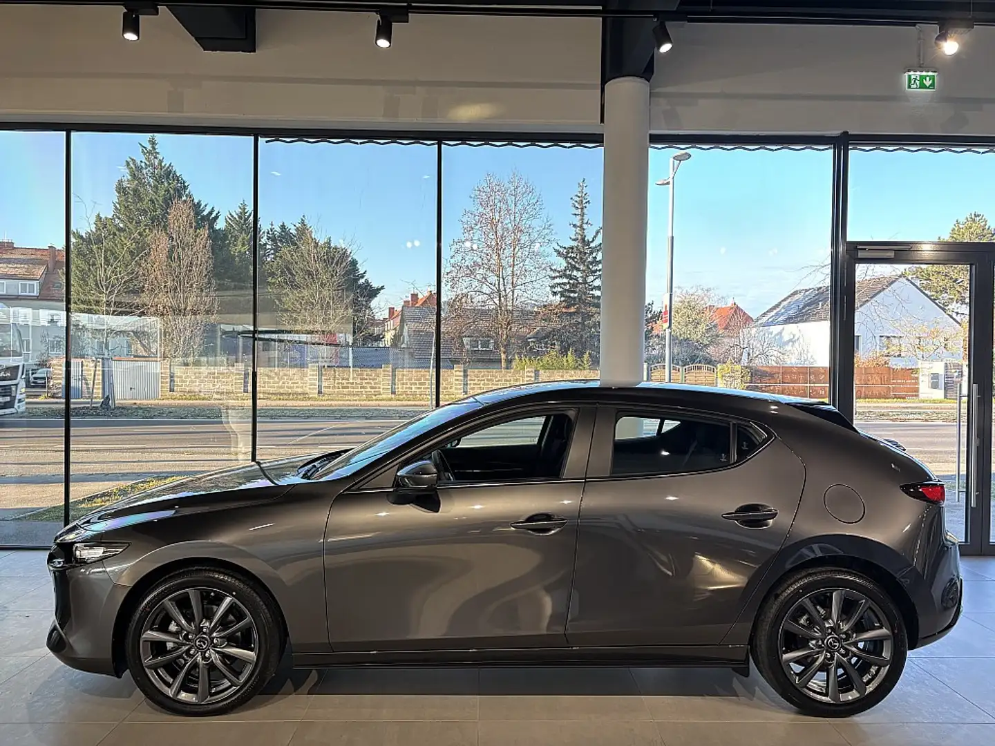 Mazda 3 Mazda3 e-Skyactiv-G140 Centre-Line Aut. AUTO ST... Gris - 2