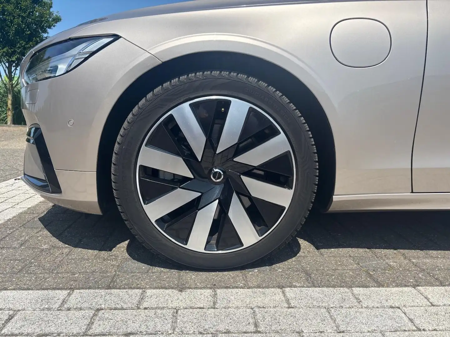 Volvo V90 2.0 T6 Plug-in hybrid AWD Ultra Dark Gris - 2