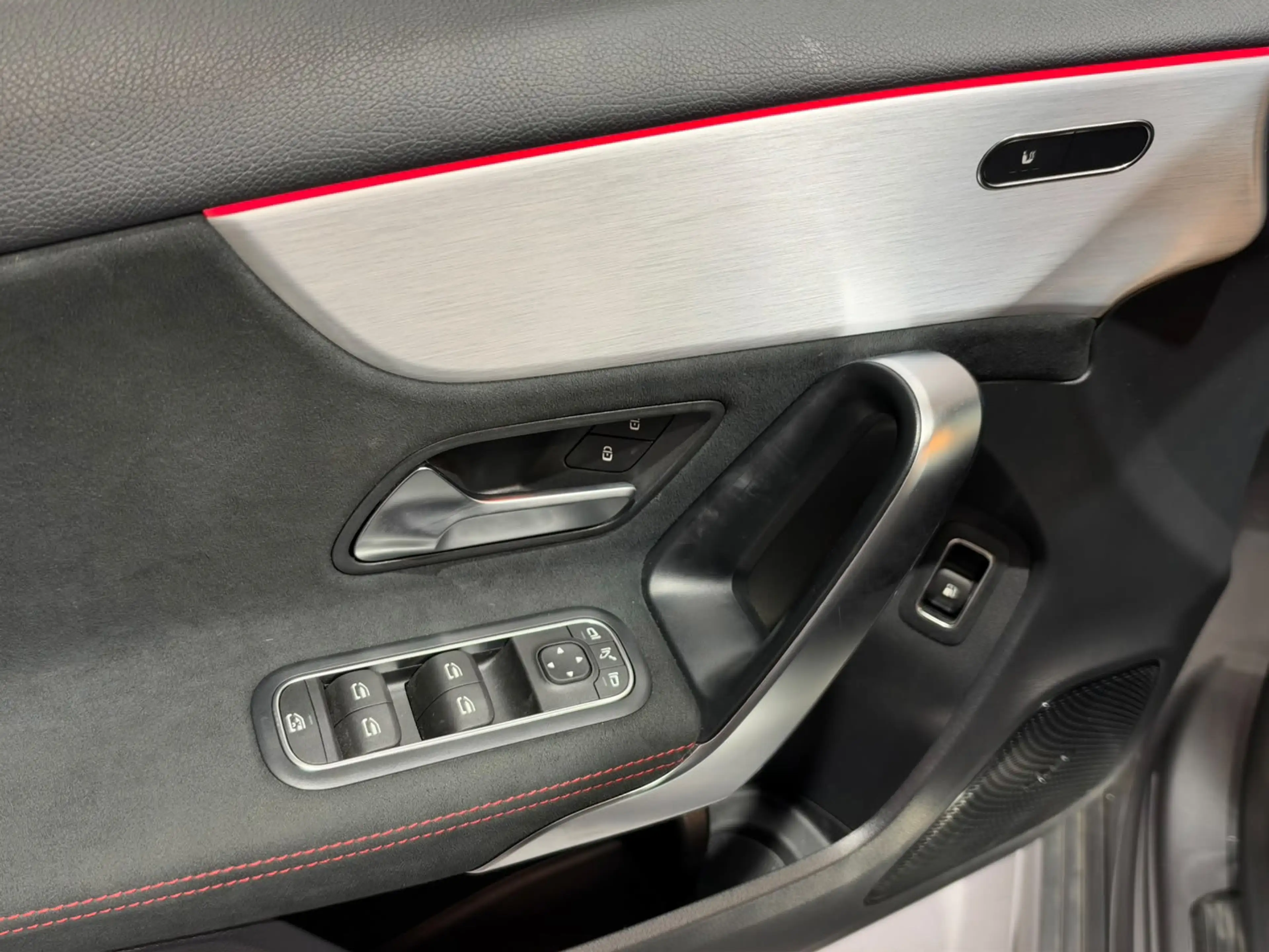 Mercedes-Benz A 250 e AMG Limited|PANO|Black Edition — photo 11