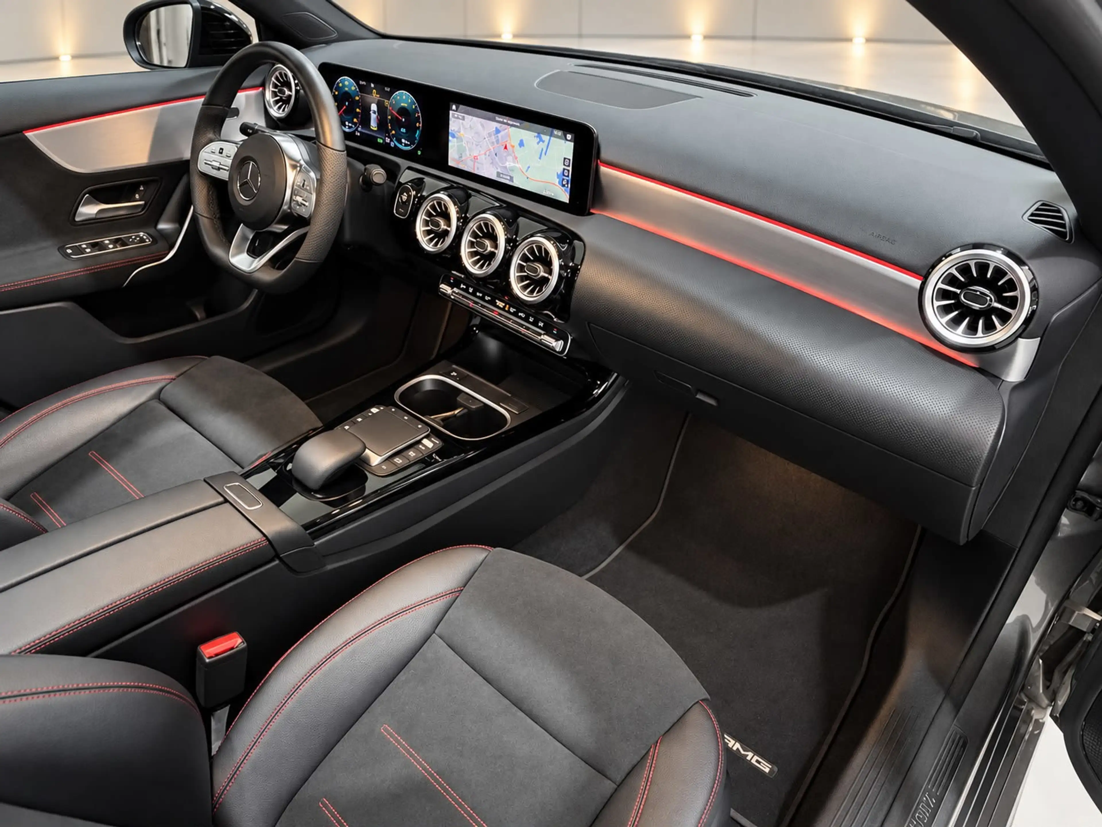 Mercedes-Benz A 250 e AMG Limited|PANO|Black Edition — photo 10