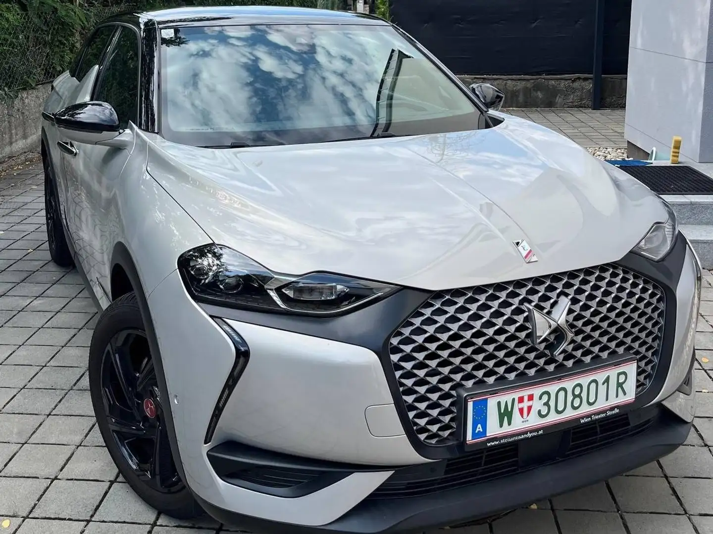 DS Automobiles DS 3 Crossback DS3 Crossback E-Tense 50kWh Performance Line Aut. Performance Line Silber - 1