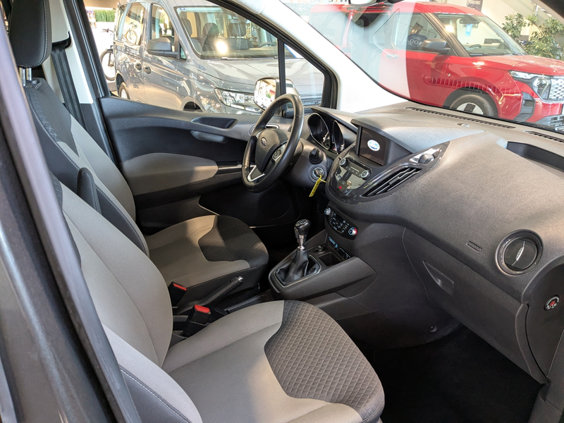 Ford Tourneo Courier Titanium — photo 8