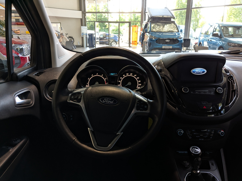 Ford Tourneo Courier Titanium — photo 6