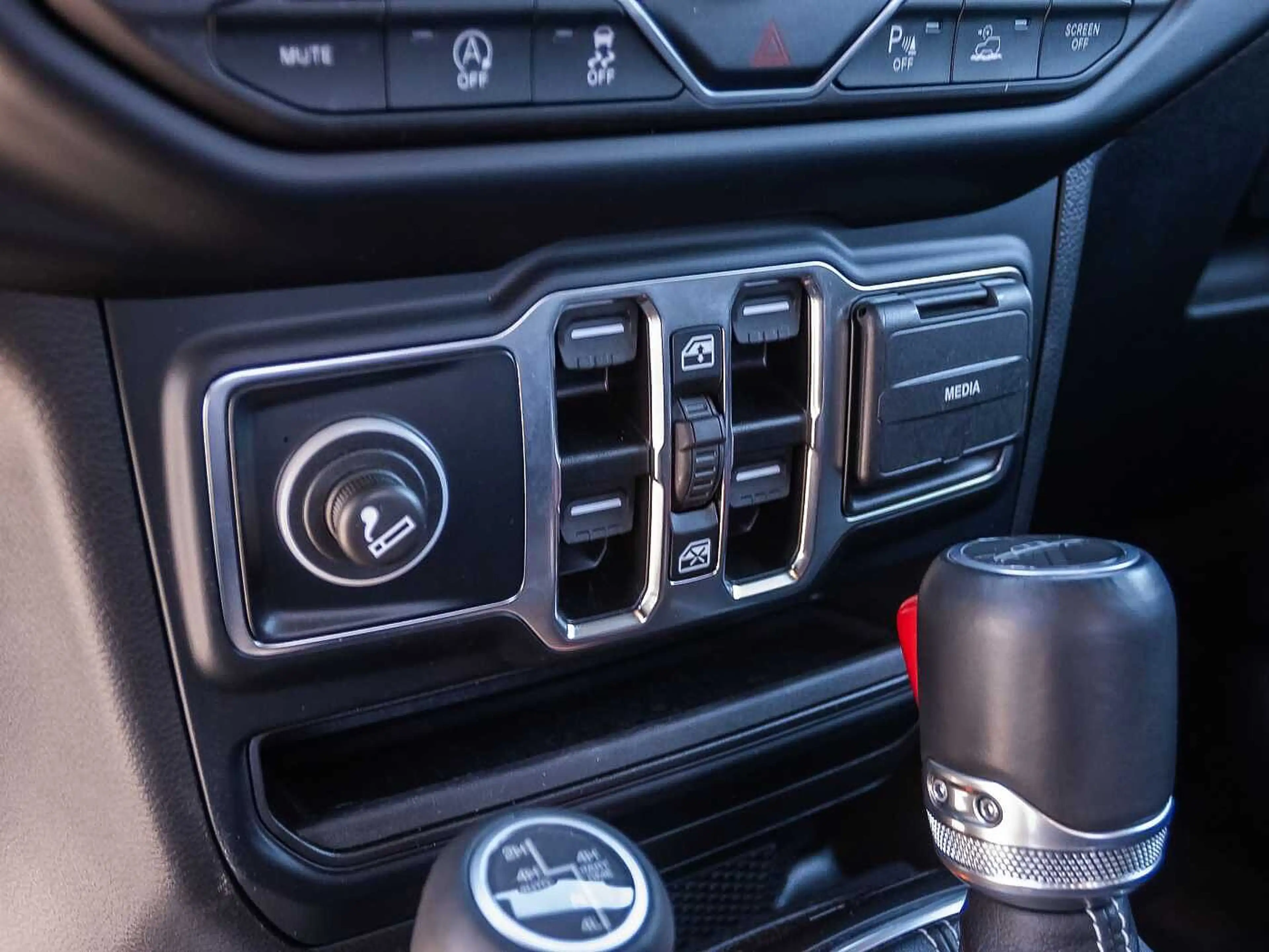 Jeep Gladiator Farout Final Edition 3.0 V6 — photo 13