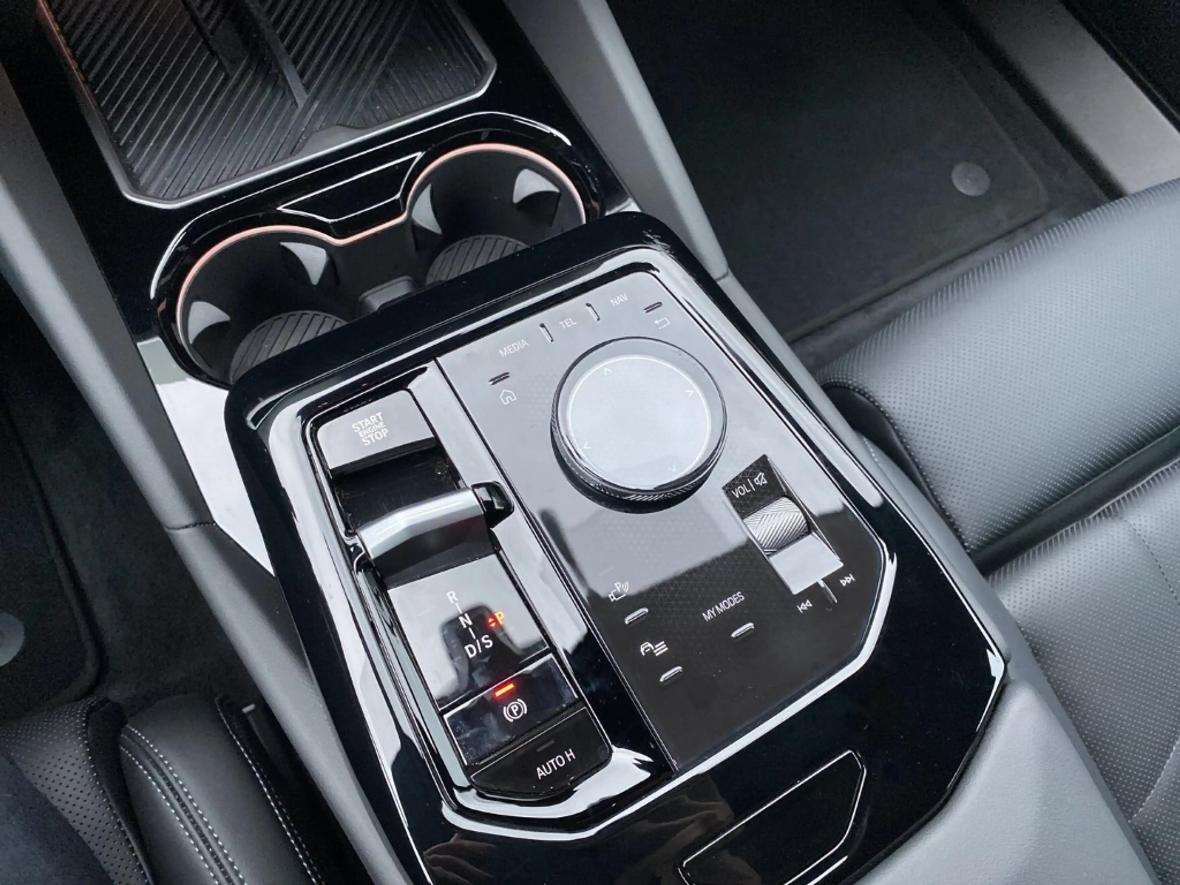 BMW 550 e xDrive Touring M Sport HUD AHK Pano Navi Memory — photo 13