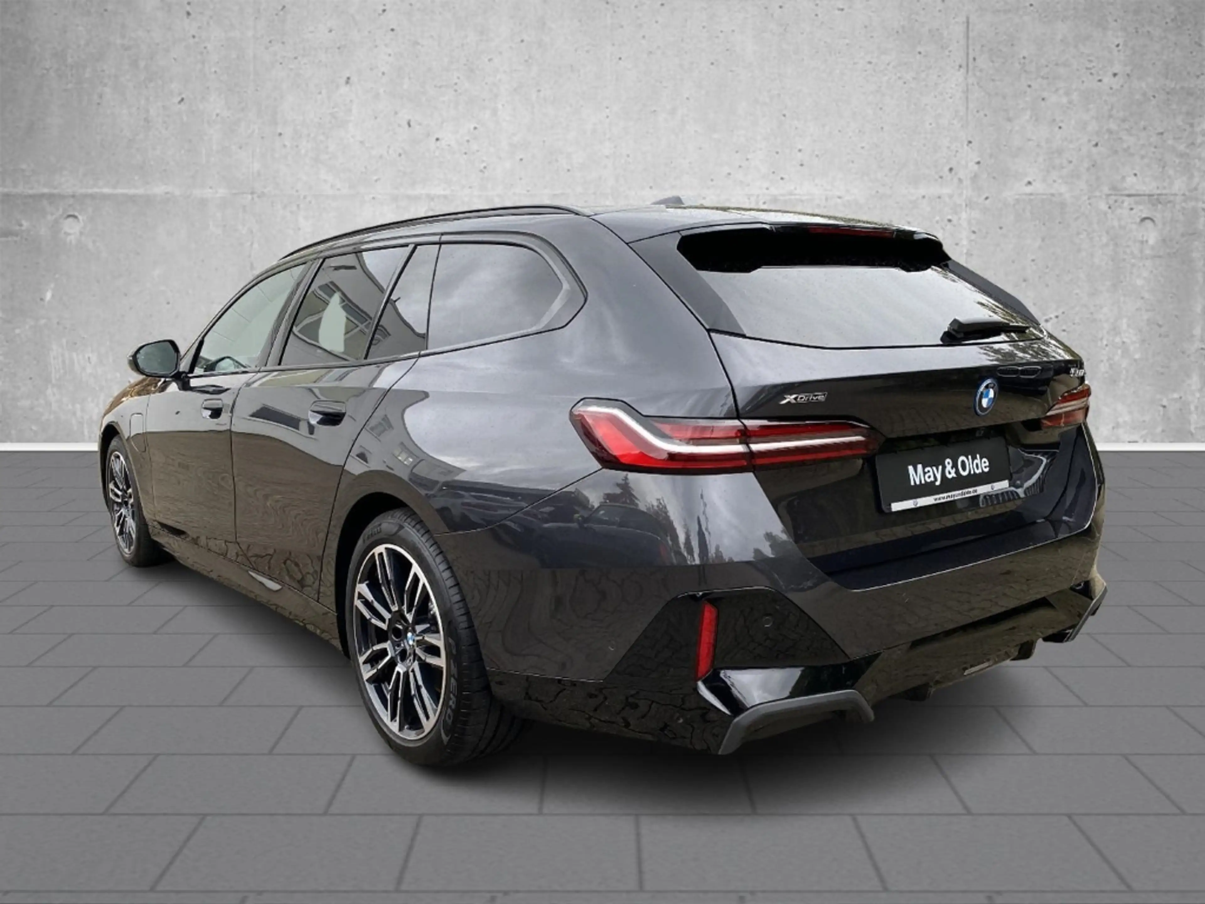 BMW 550 e xDrive Touring M Sport HUD AHK Pano Navi Memory — photo 5