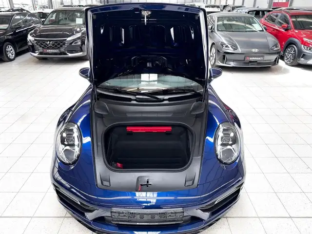 Porsche 911 view 6