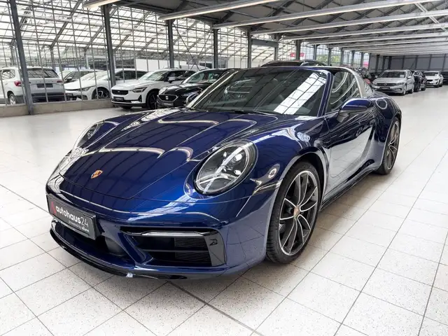 Porsche 911 view 8