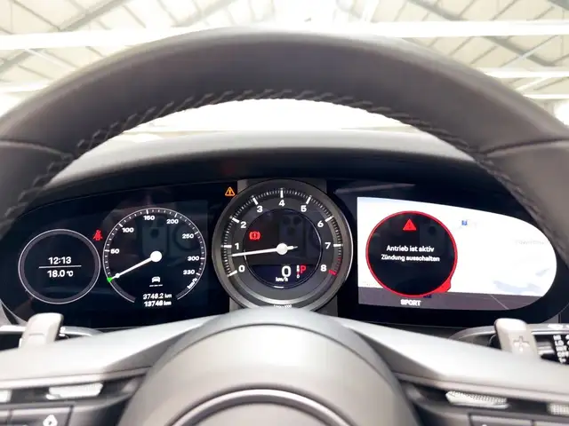 Porsche 911 view 11