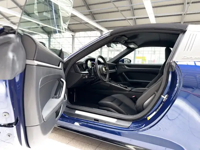 Porsche 911 view 12