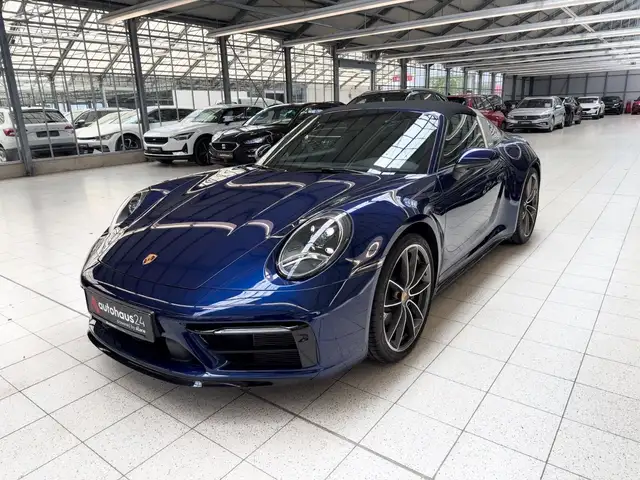Porsche 911 view 3