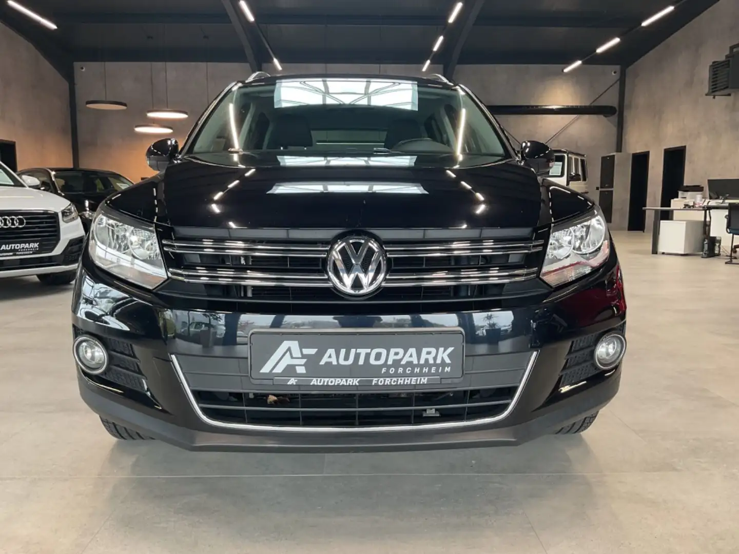 Volkswagen Tiguan 1.4 TSI Sport & Style AHK Navi Sitzh. PDC Schwarz - 2