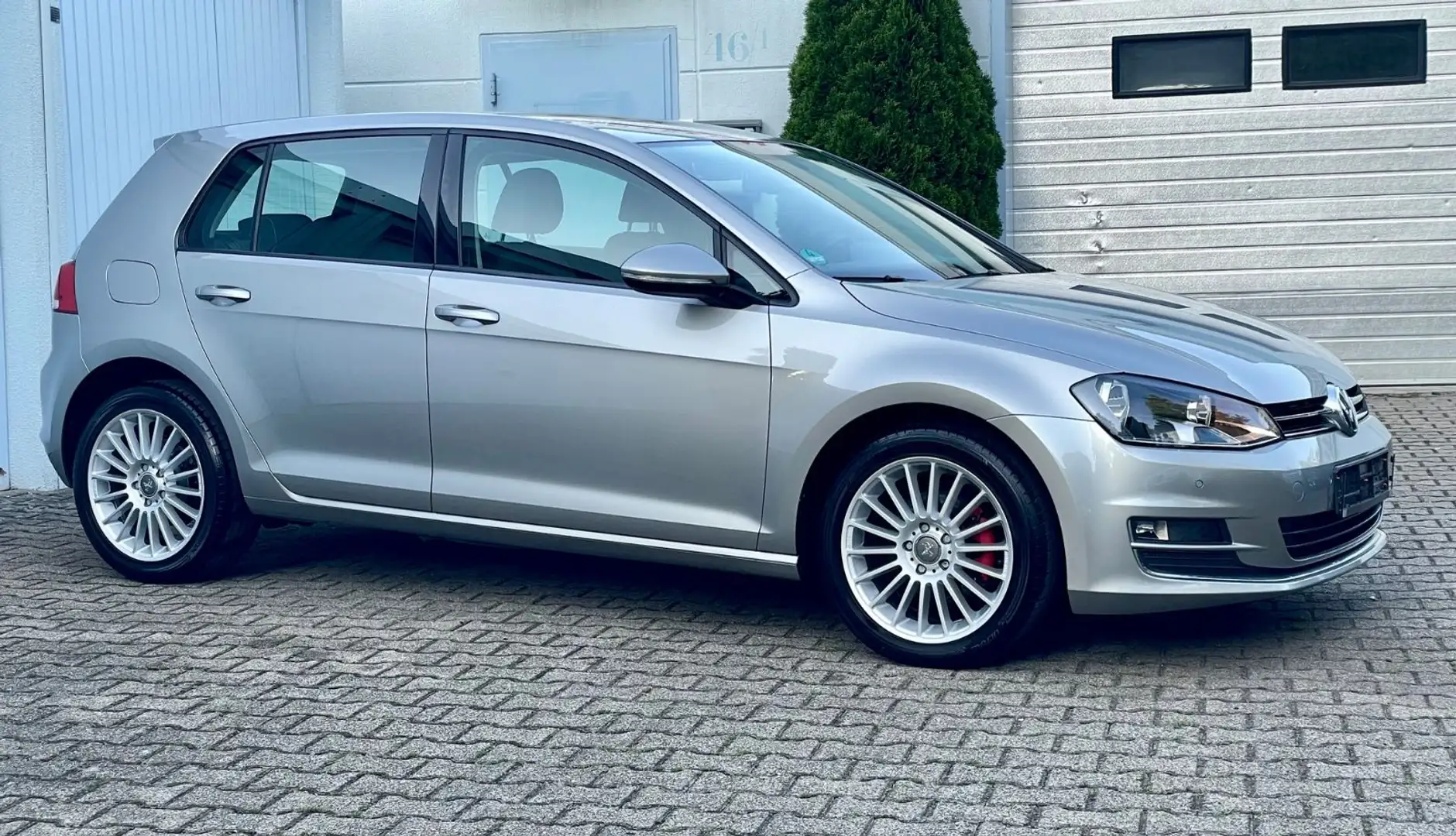 Volkswagen Golf VII Lim. 1.6TDI Highline BMT|PDC|1.Hand Zilver - 2