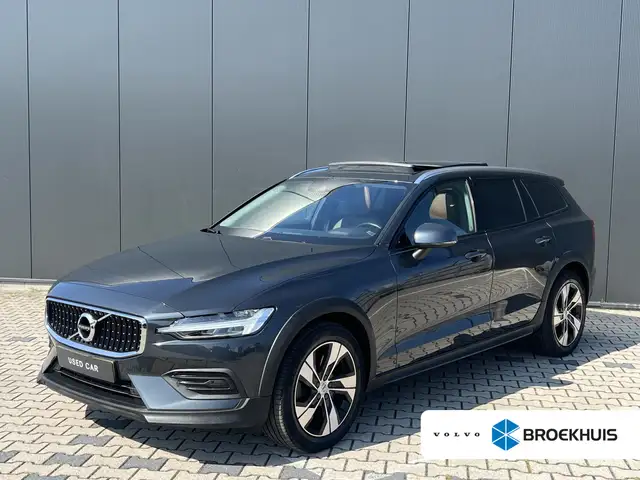 Volvo V60 Cross Country T5 AWD Pro | Trekhaak | Panoramadak | Apple carpla
