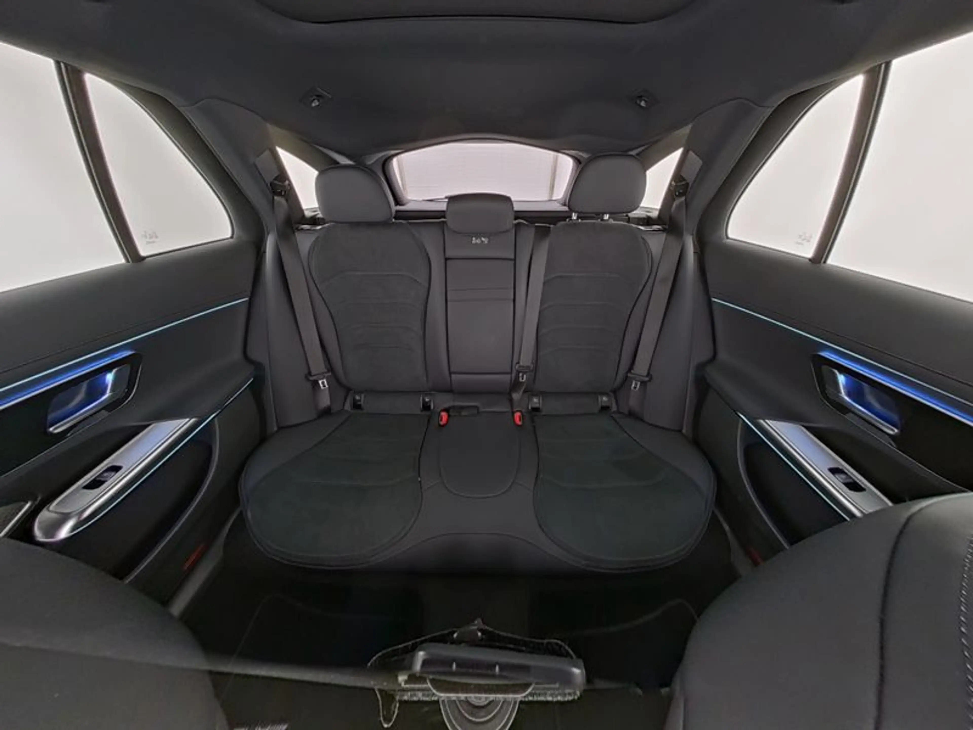 Mercedes-Benz E 300 e T AMG/Edition/Super/DIGITAL/Pano/360/AHK — photo 10