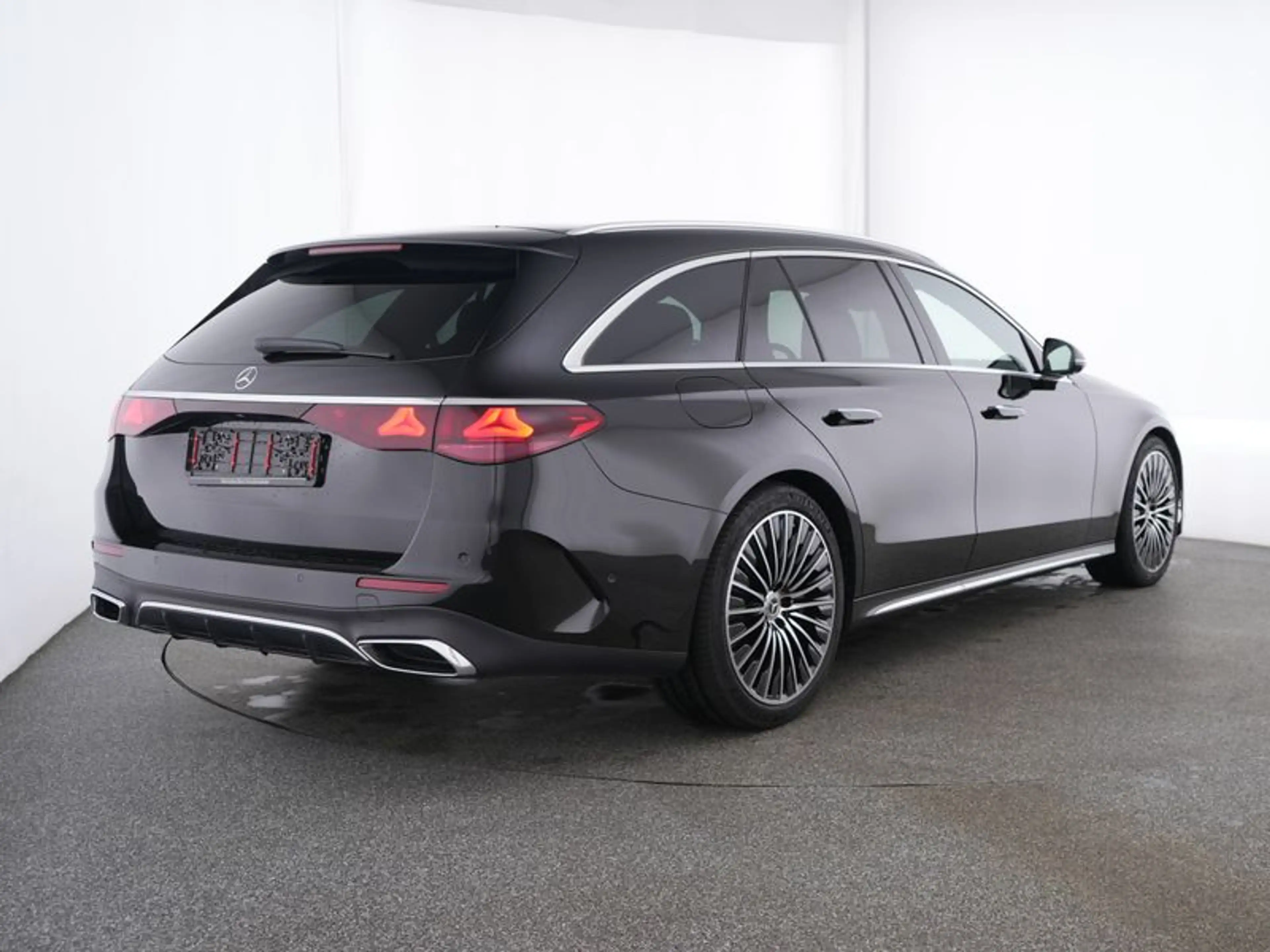 Mercedes-Benz E 300 e T AMG/Edition/Super/DIGITAL/Pano/360/AHK — photo 3